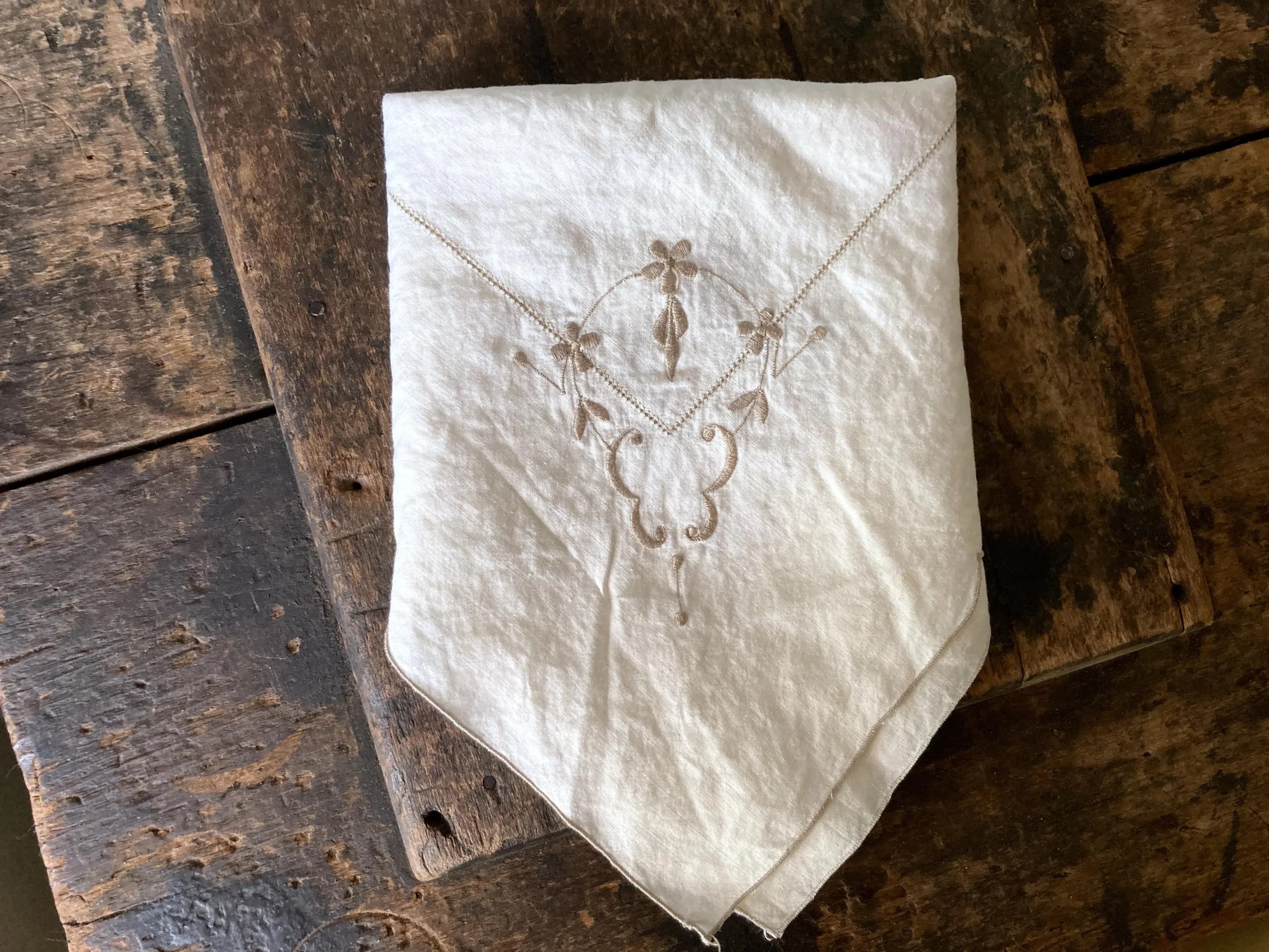 Vintage Delicate Embroidered Linen Table Cover - Table Cloth ~33" Square - image 3