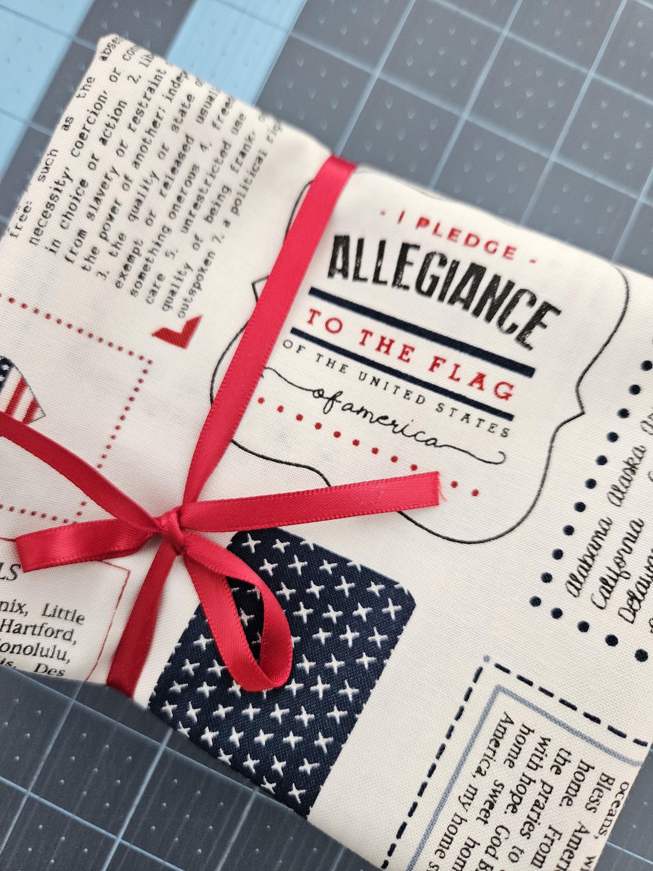 Independence Day Low Volume Selects Fat Quarter Bundle - Custom Bundle - Handcut