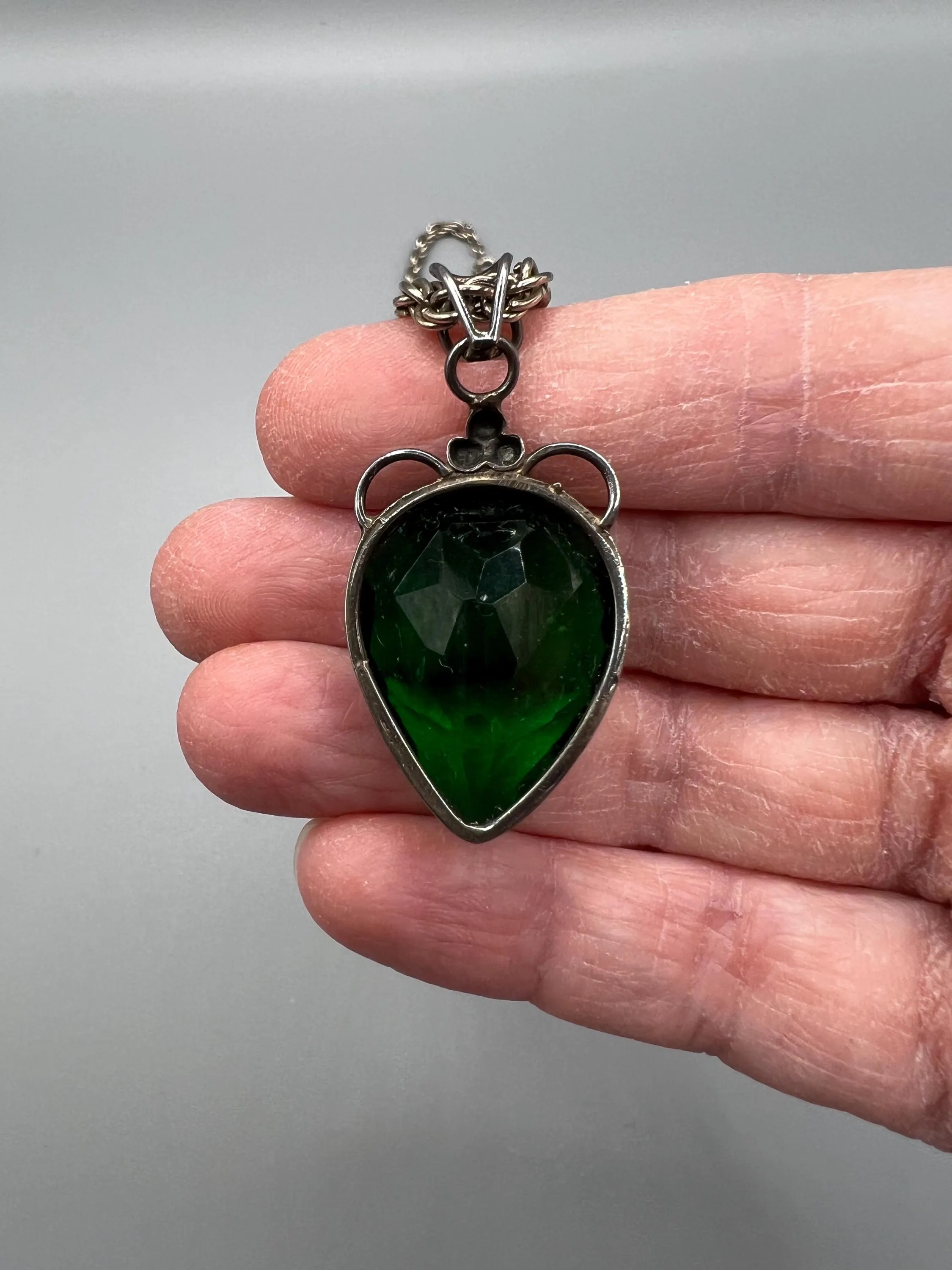 Vintage Silver Tone Pendant Chain Necklace: Large Green Glass Jewel - image 4