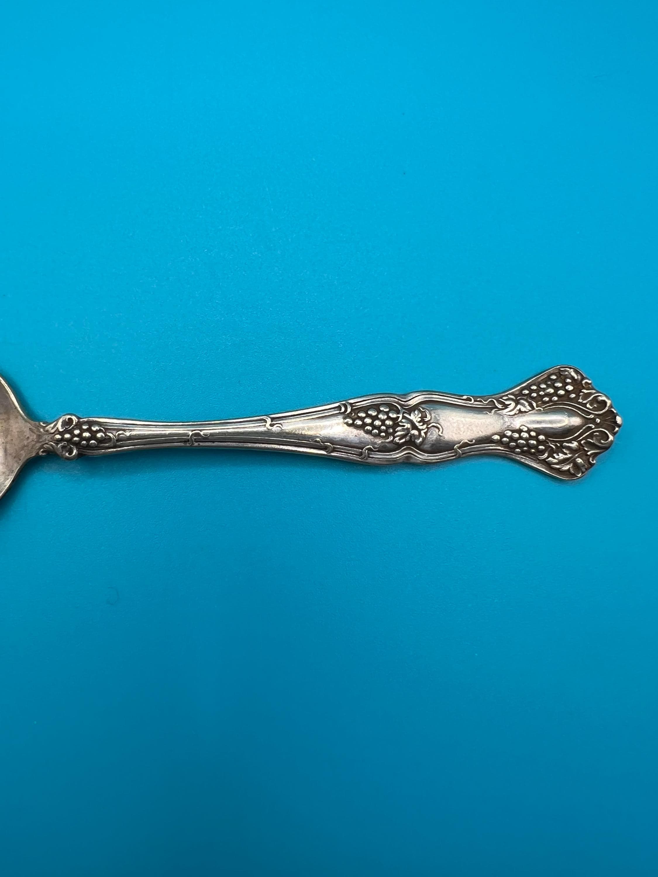 Vintage 1847 Rogers Brothers Silver Teaspoon: Grape Design on Handle - image 4