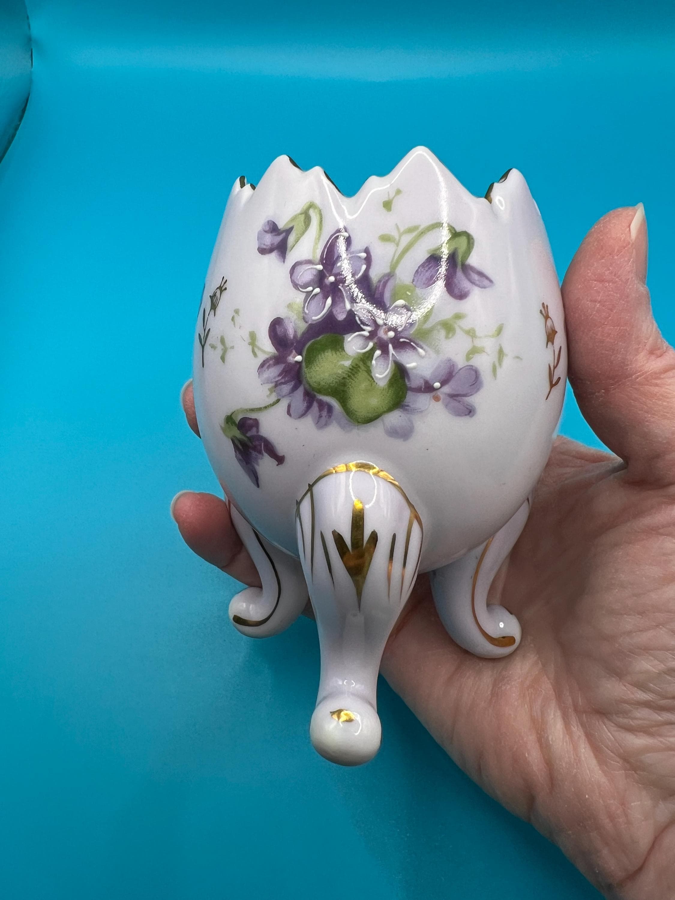 Two Vintage Ceramic Napco Egg Vases: Light Lavender With Violets, Gold Accents - image 5