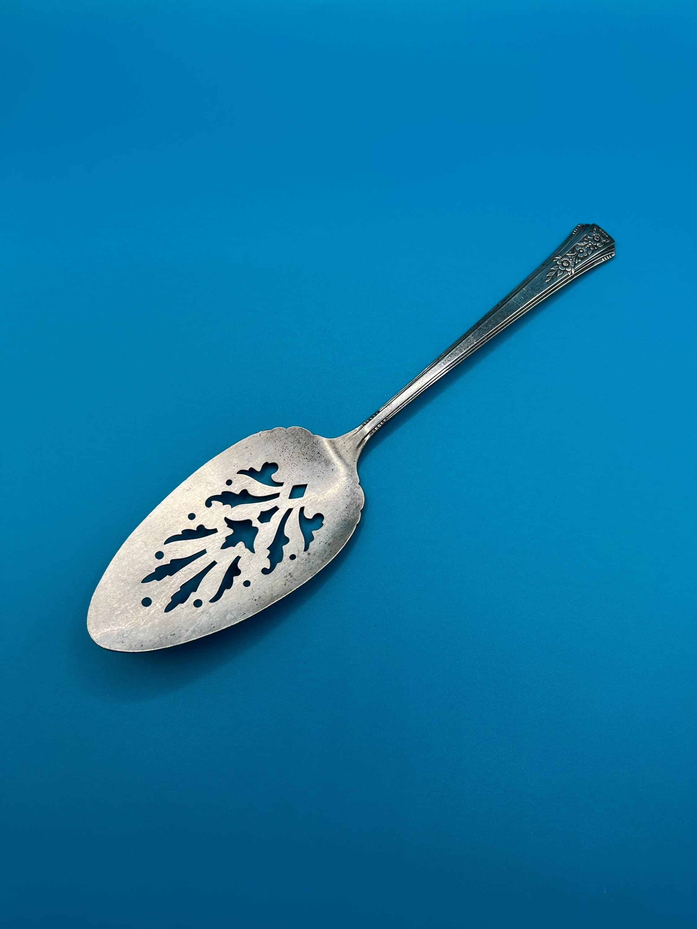 Vintage Oneida Community Tudor Plate Silverplate Pie Server