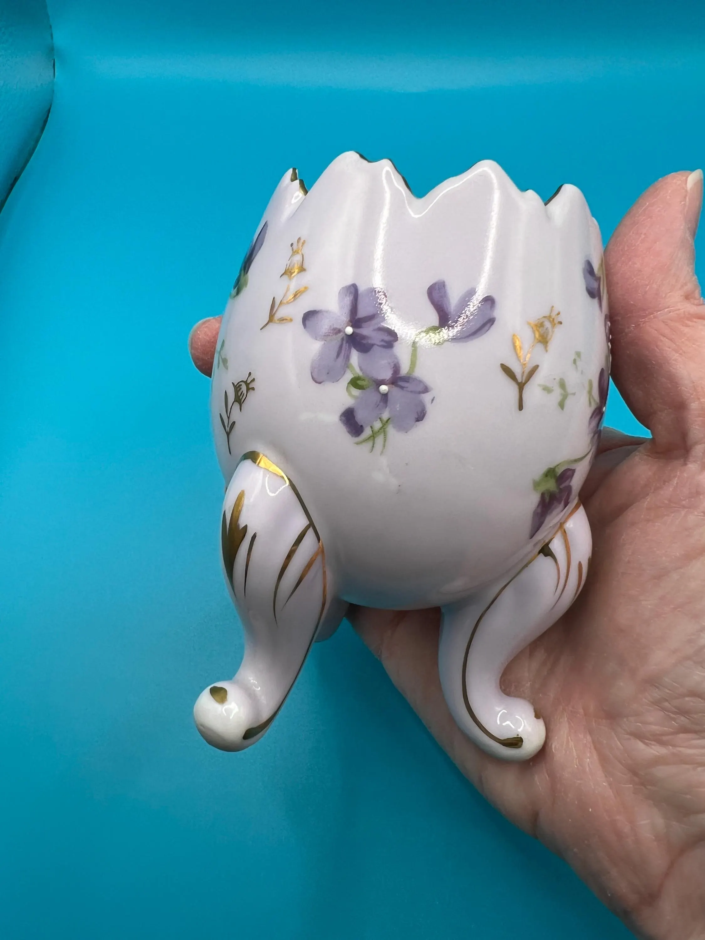 Two Vintage Ceramic Napco Egg Vases: Light Lavender With Violets, Gold Accents - image 4