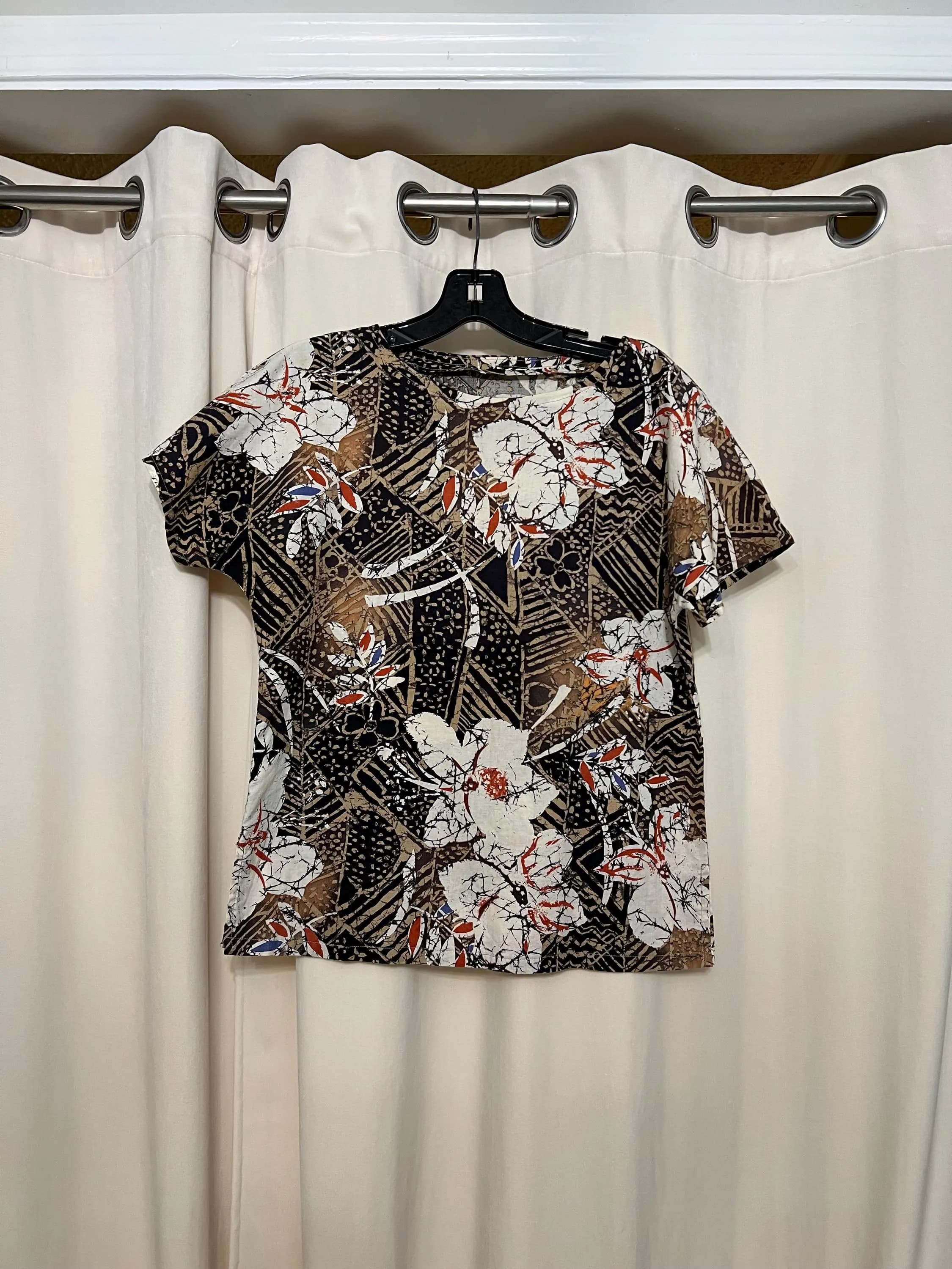 Vintage Handmade Hawaiian Pullover T Shirt: Neutral Color Floral Design