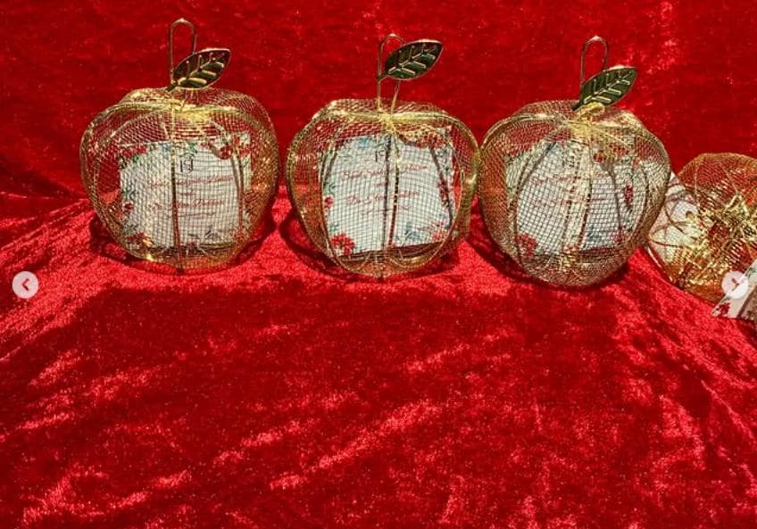 Apple Cage Style Wedding Favors with Customized Tag - image 3