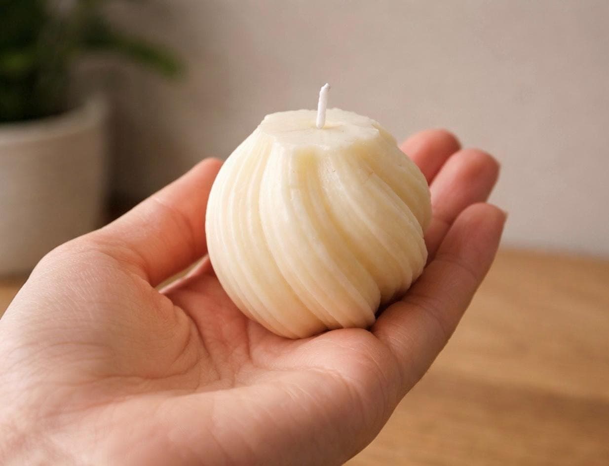 Heart Candle | Romantic Gift for Her | Handmade Soy Candle | Minimalist Decor - image 5
