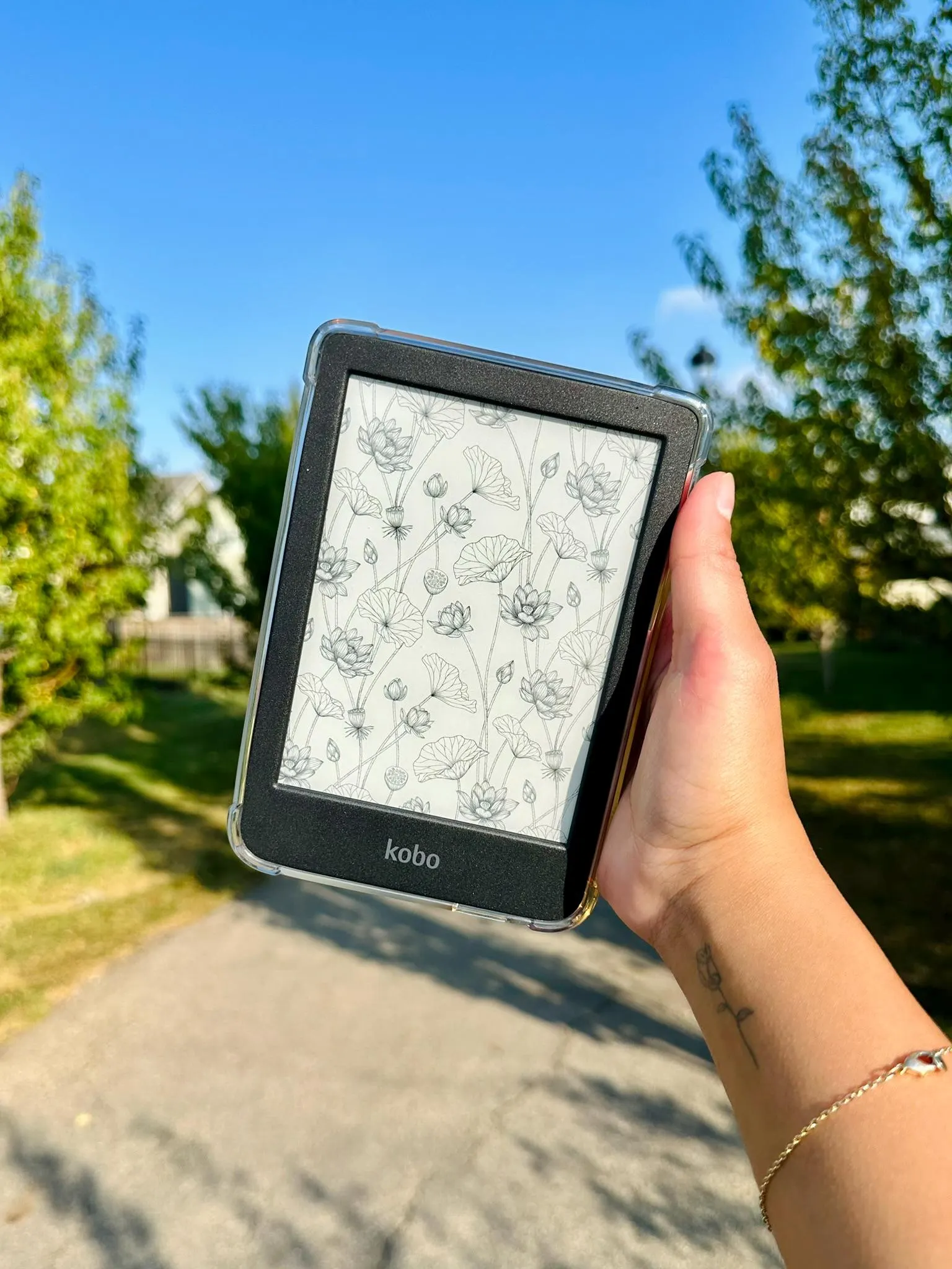 Kobo Clara Light Floral Wallpaper Set – 3 Botanical eReader Backgrounds (Color & BW)