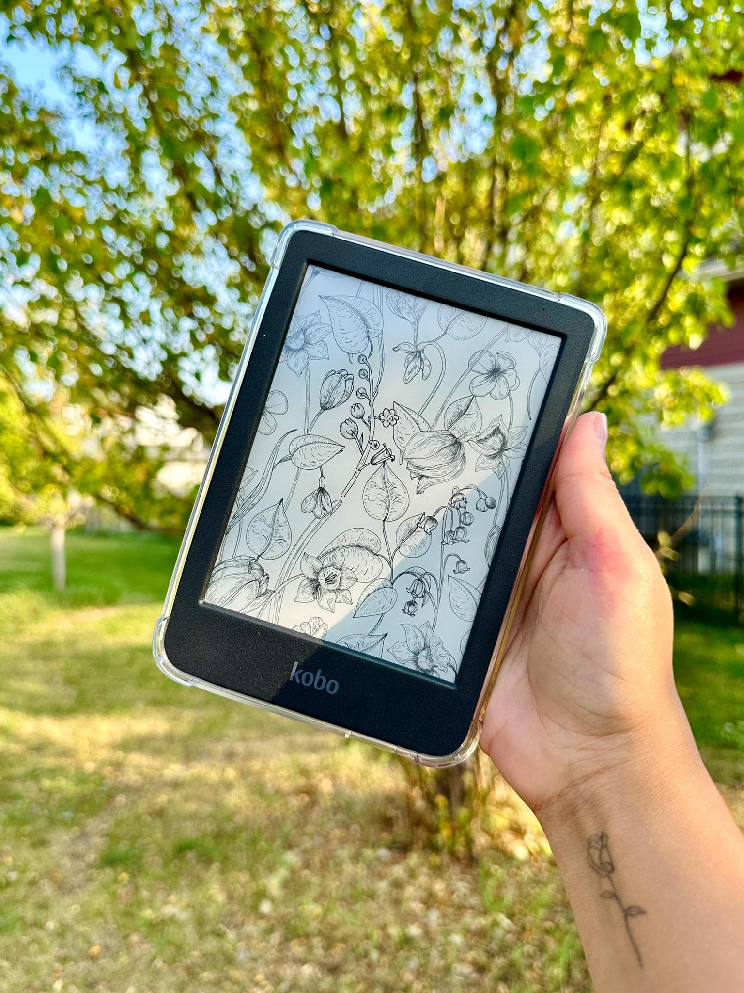 Kobo Clara Light Floral Wallpaper Set – 3 Botanical eReader Backgrounds (Color & BW) - image 2