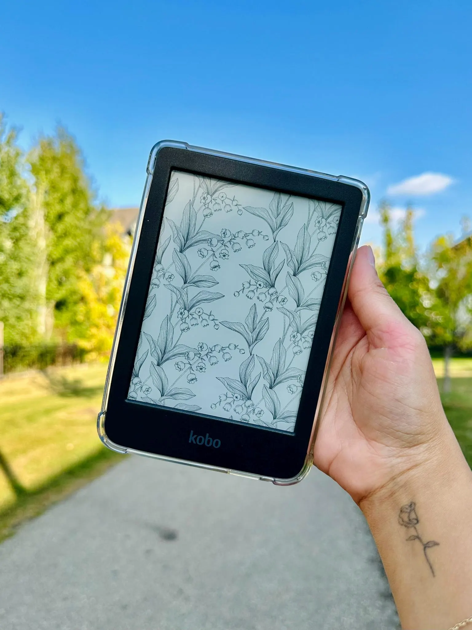 Kobo Clara Light Floral Wallpaper Set – 3 Botanical eReader Backgrounds (Color & BW) - image 3