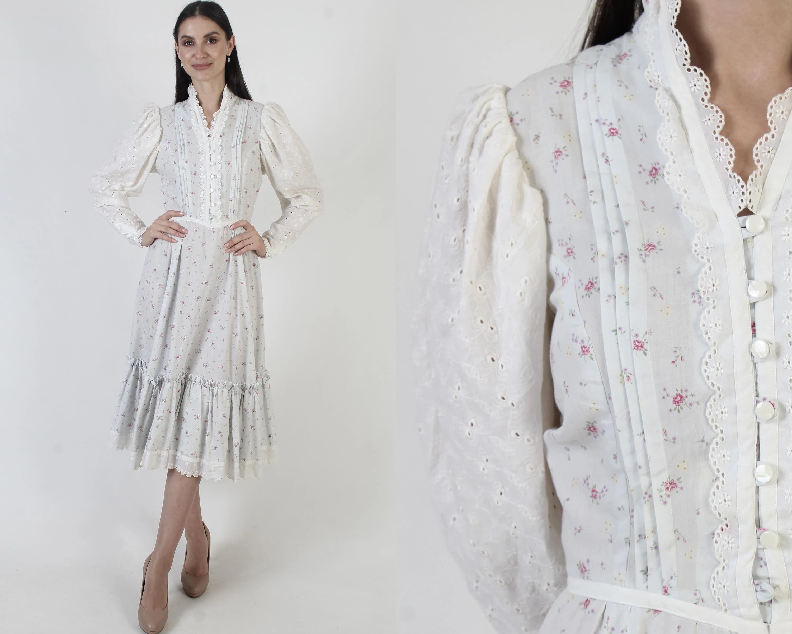 Vintage 70s Prairie Dress, Floral Calico Print, White Eyelet Sleeves