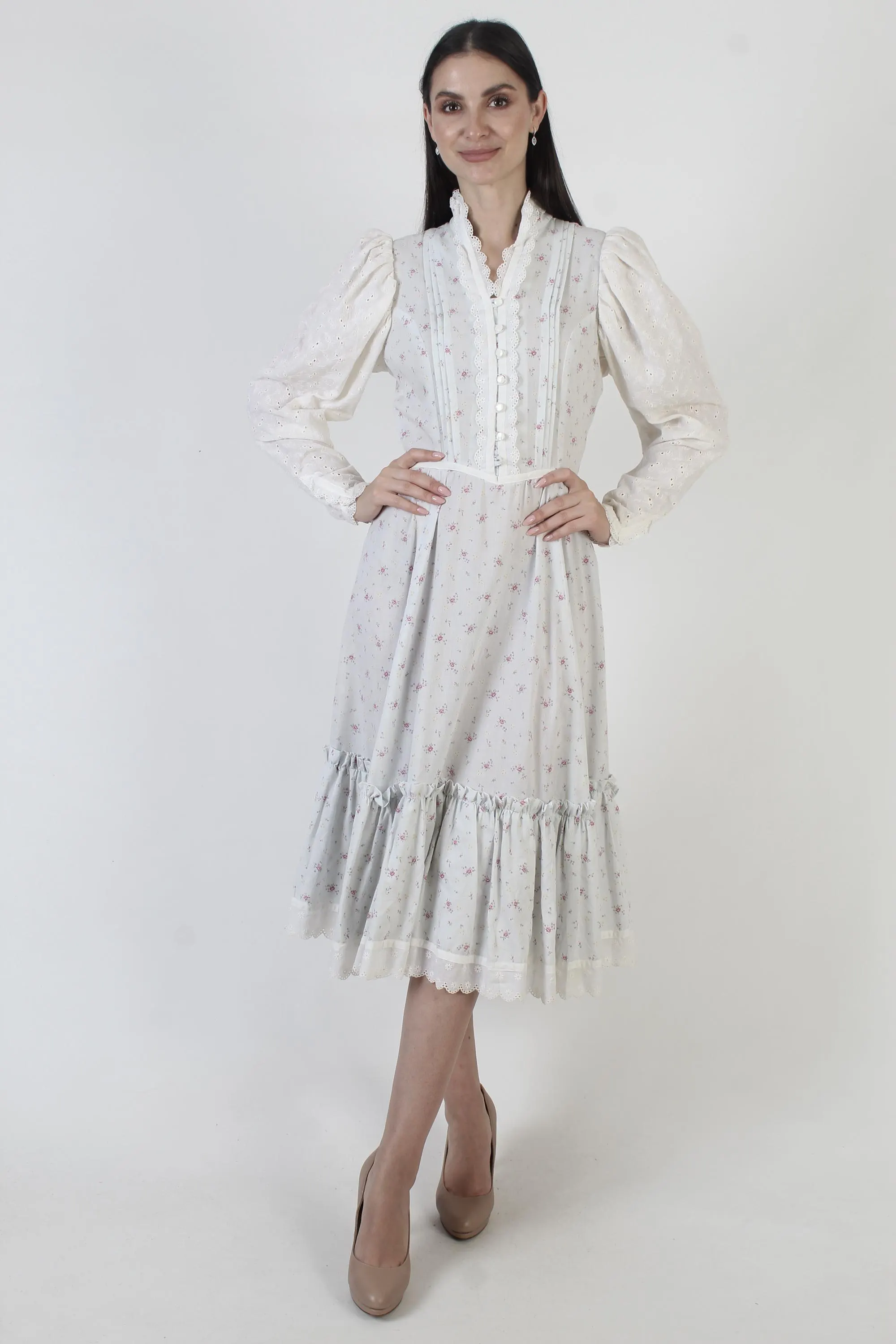 Vintage 70s Prairie Dress, Floral Calico Print, White Eyelet Sleeves - image 3