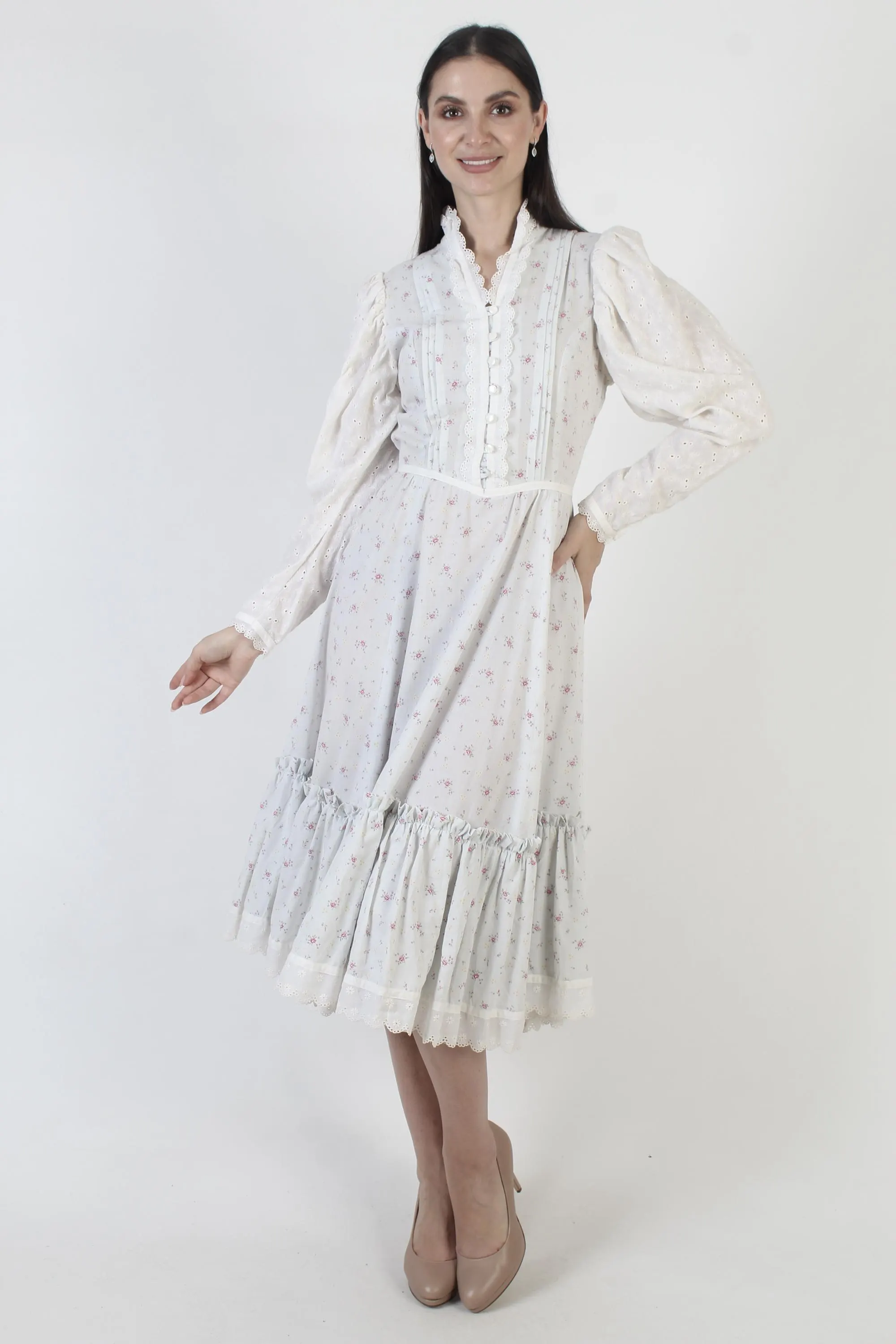 Vintage 70s Prairie Dress, Floral Calico Print, White Eyelet Sleeves - image 5