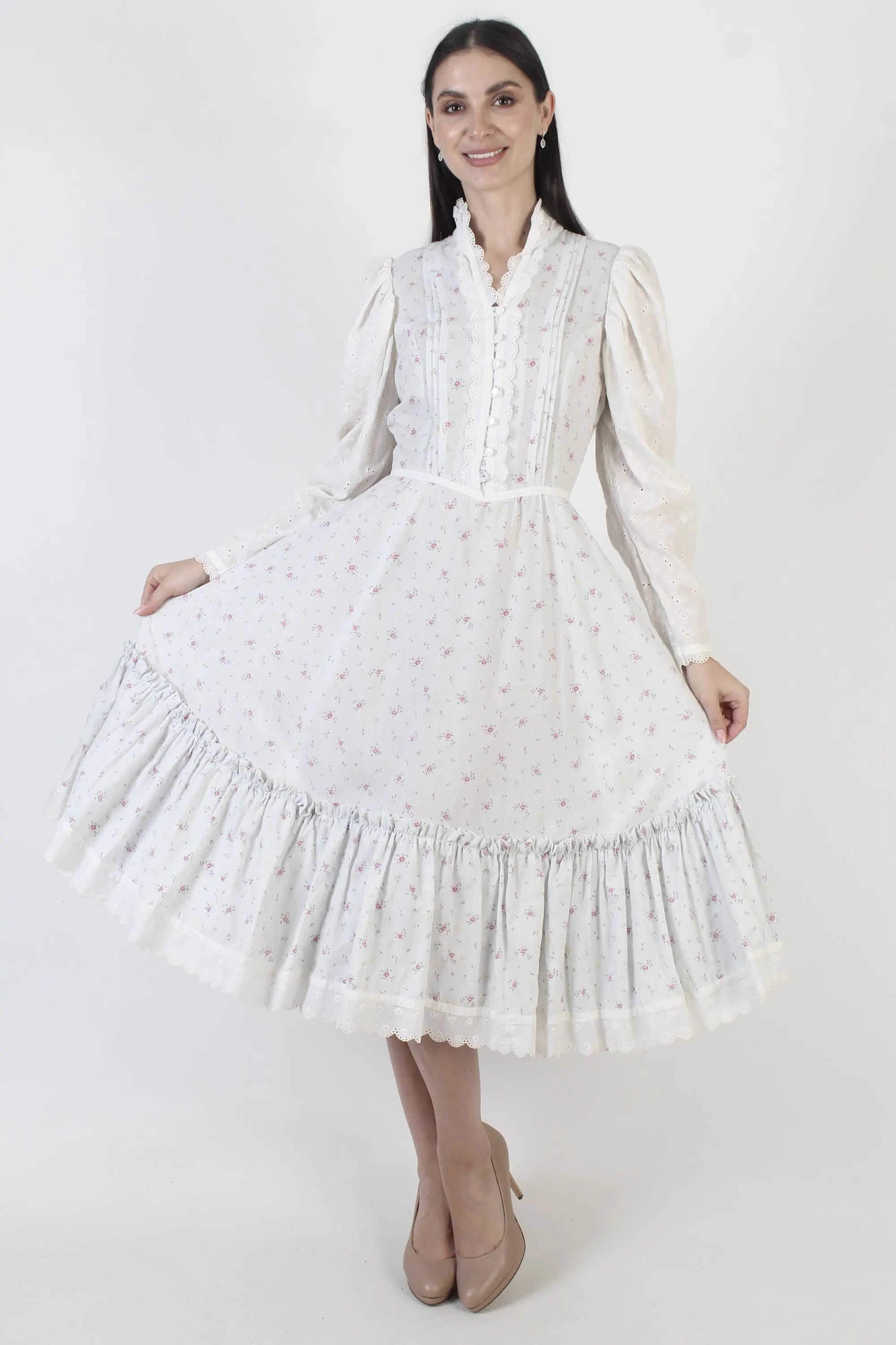 Vintage 70s Prairie Dress, Floral Calico Print, White Eyelet Sleeves - image 4