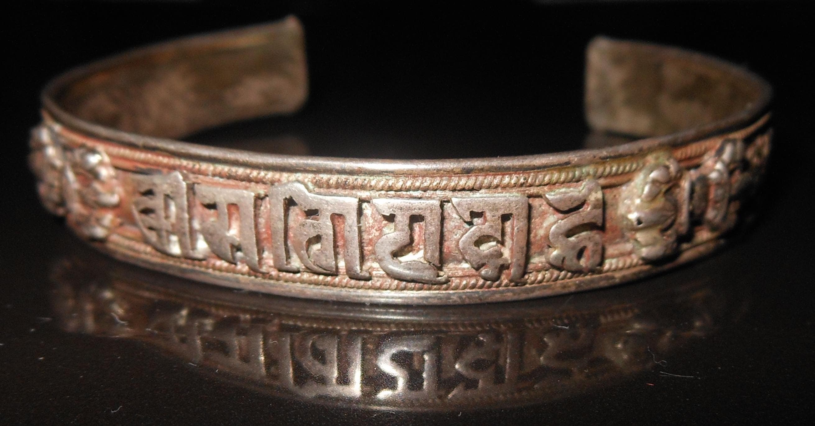 Hindu O nama Śivāya Silver Filigree Bangle - image 5