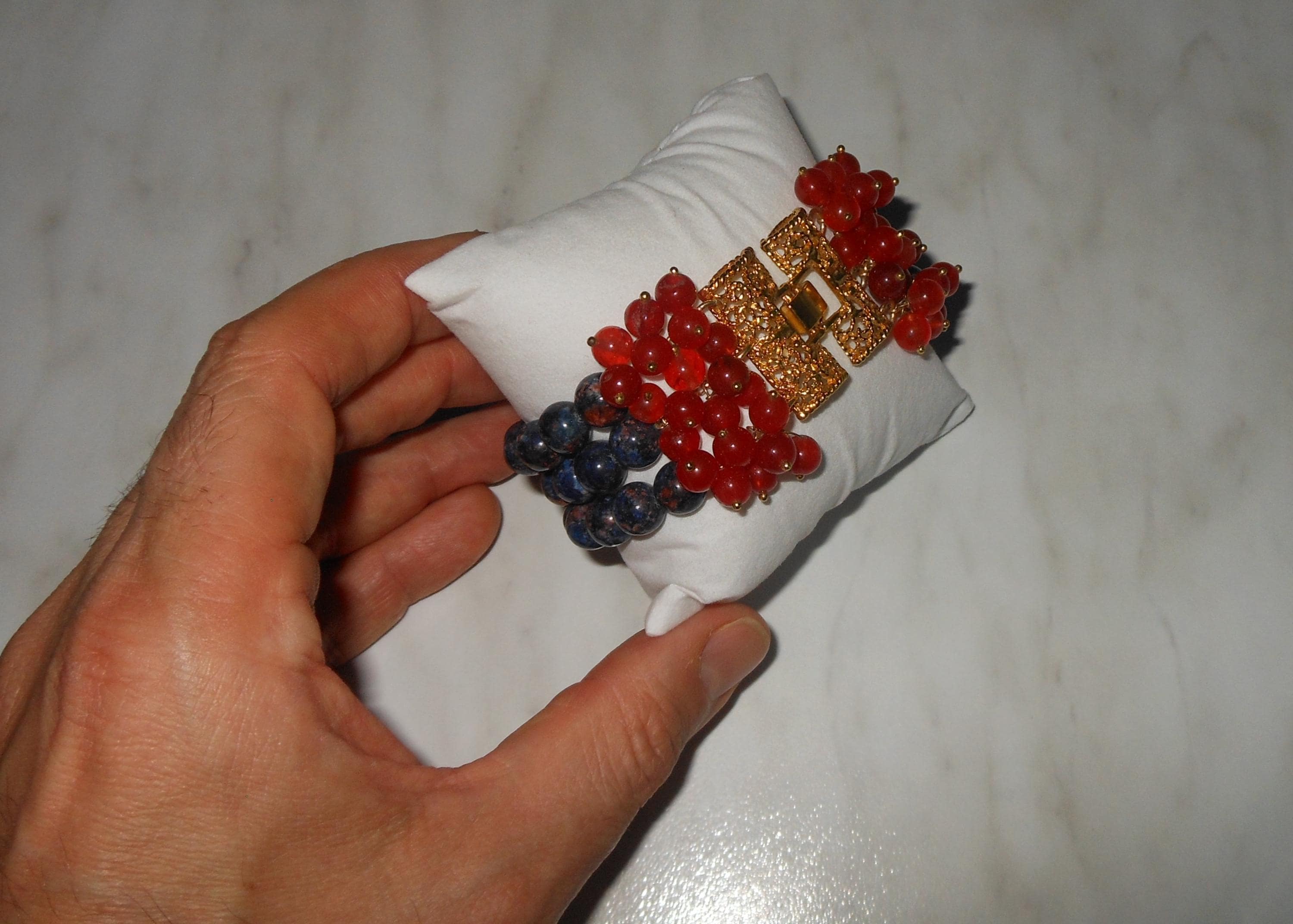 Magnifico bracciale stile bizantino, diaspro blu, corniola, chiusura dorata. - image 3