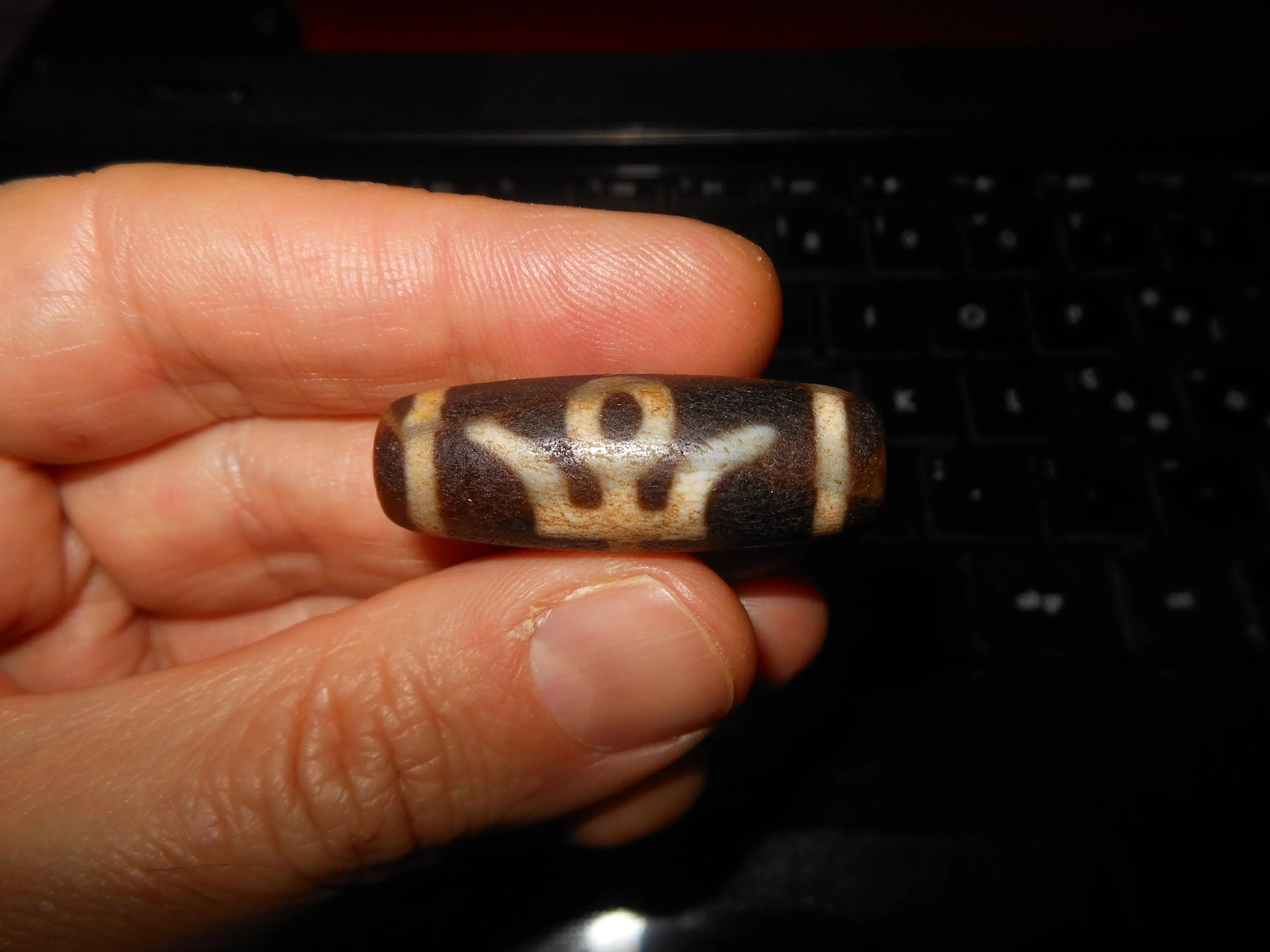no. 124 - Amuleto Dzi Tibetano - Uomo Aristocratico - Mala buddista - Tibetische Dzi Amulett