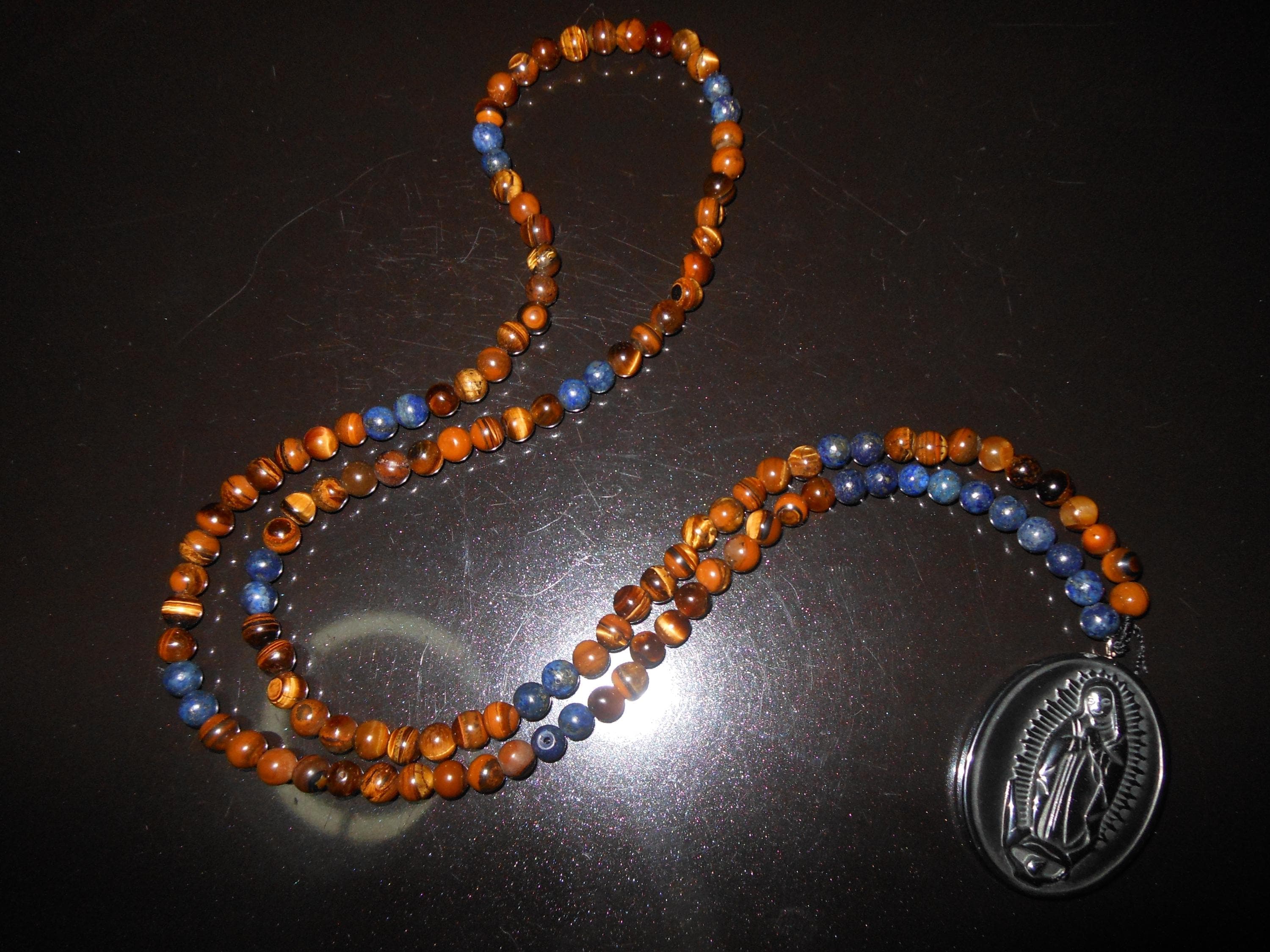 UNICA - preziosa collana Virge de Guadalupe Mexico cammeo Madonna - occhio di tigre e lapislazzuli - uomo, donna.