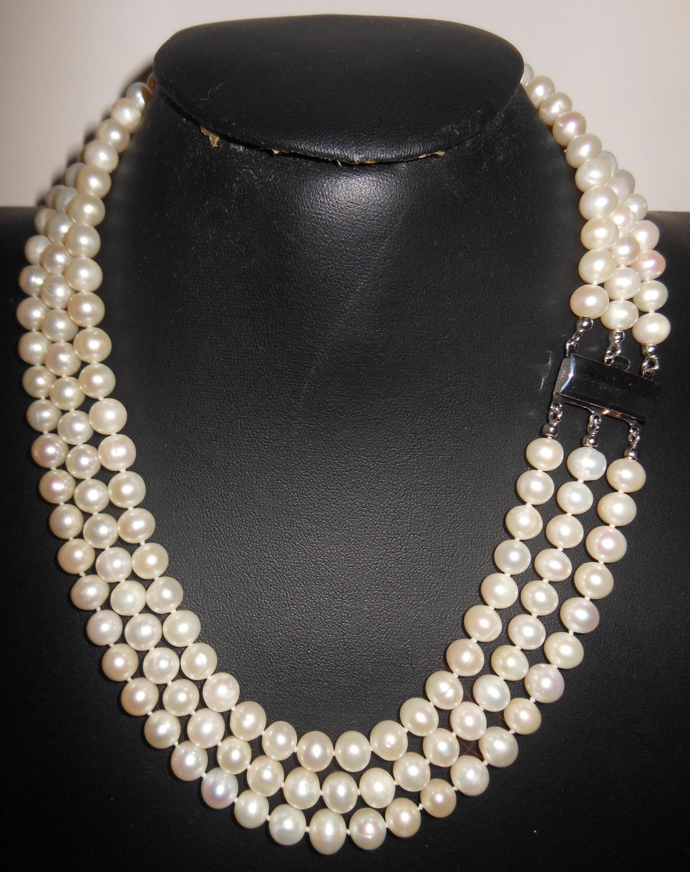 Maestosa collana perle coltivate a tre fili susta argento sterling 925.