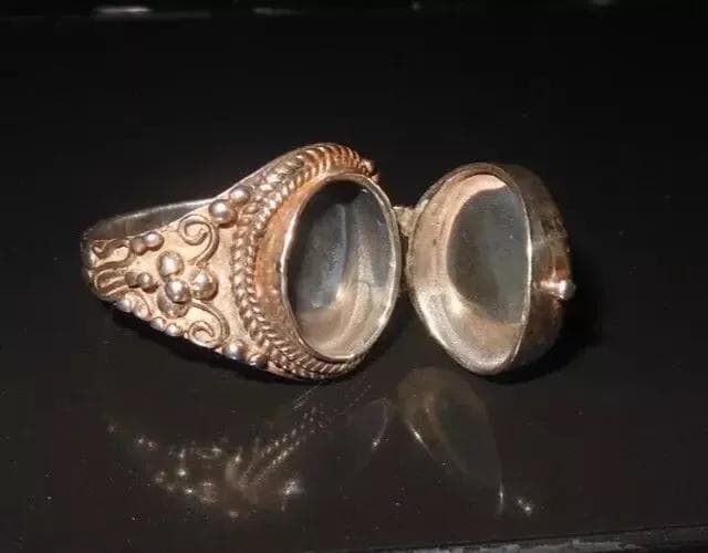 Lucrezia Borgia Mood - Intrigante anello da veleno - Argento Sterling - Hand Made Sterling Silver Poison Ring - image 3