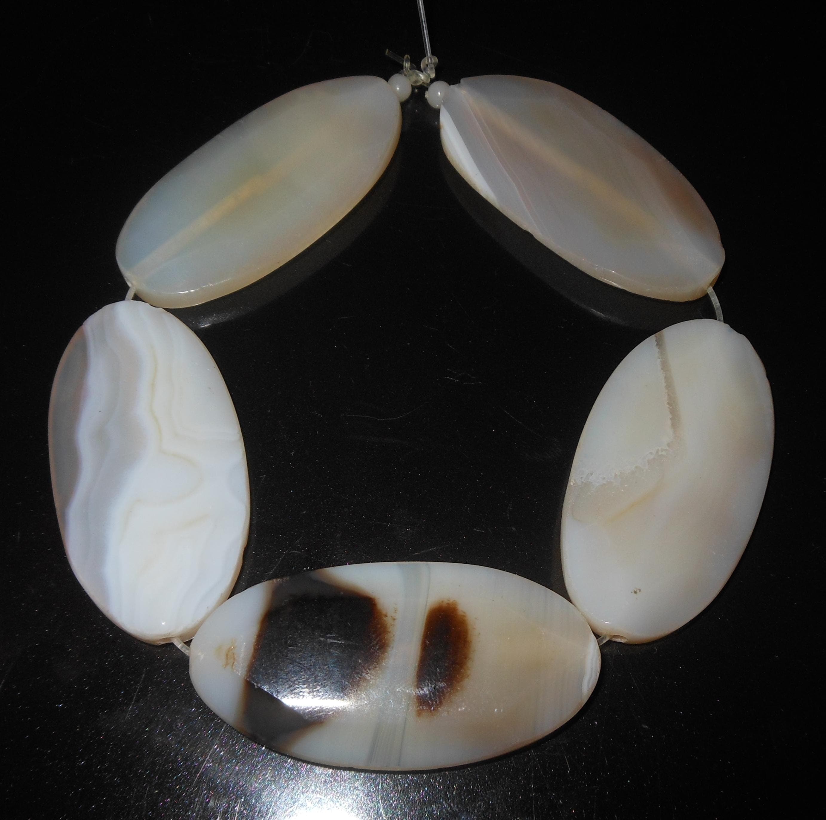 Pregiata Agata Bianca striata Suleimani Aqeeq - set 5 beads per realizzare una importante collana per signora - image 4