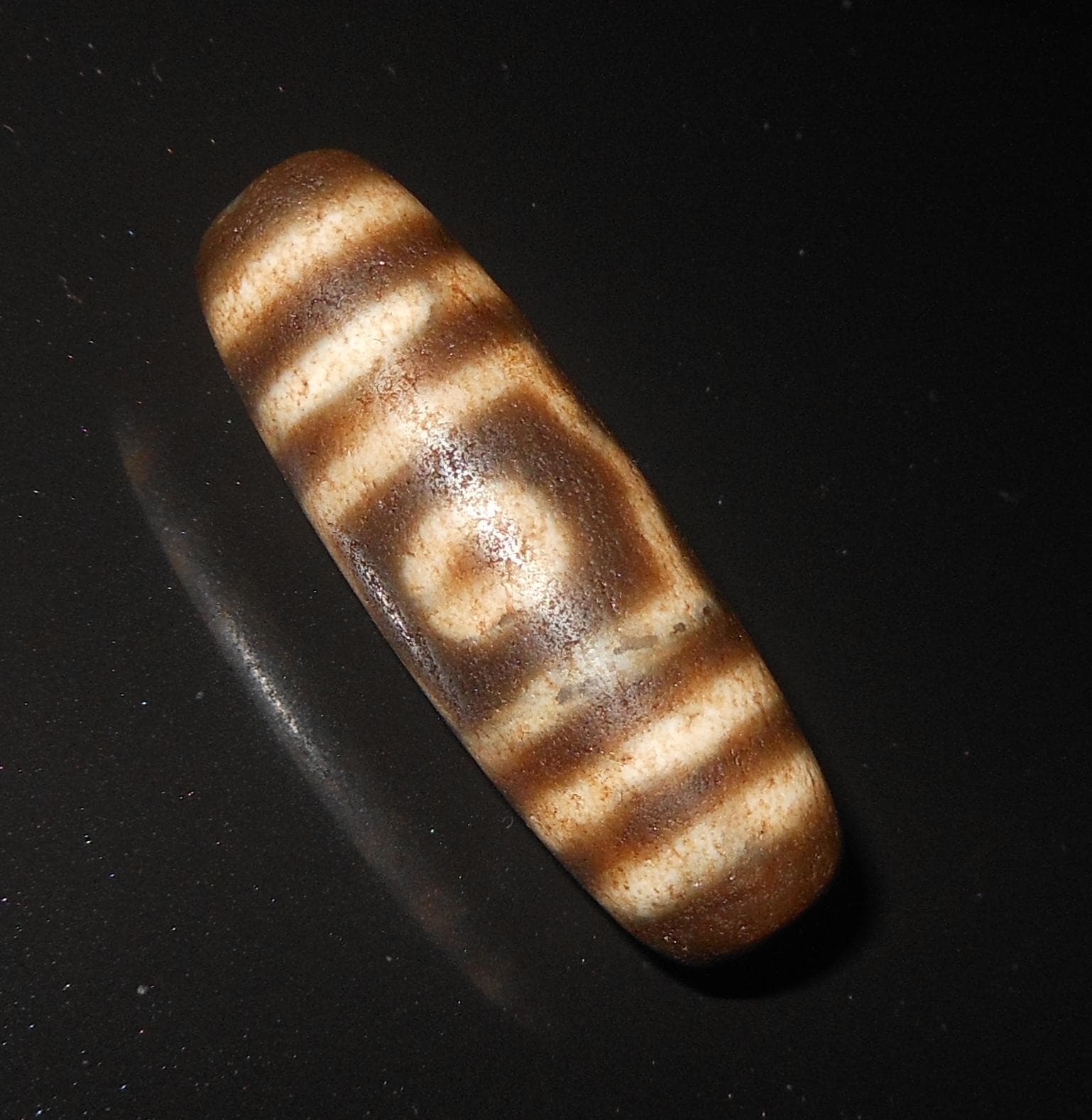 no. 75 - Tiger Skin - Three Eyes - Tibetan Dzi Amulet - Amuleto Dzi Tibetano - Tibetische Dzi Amulett