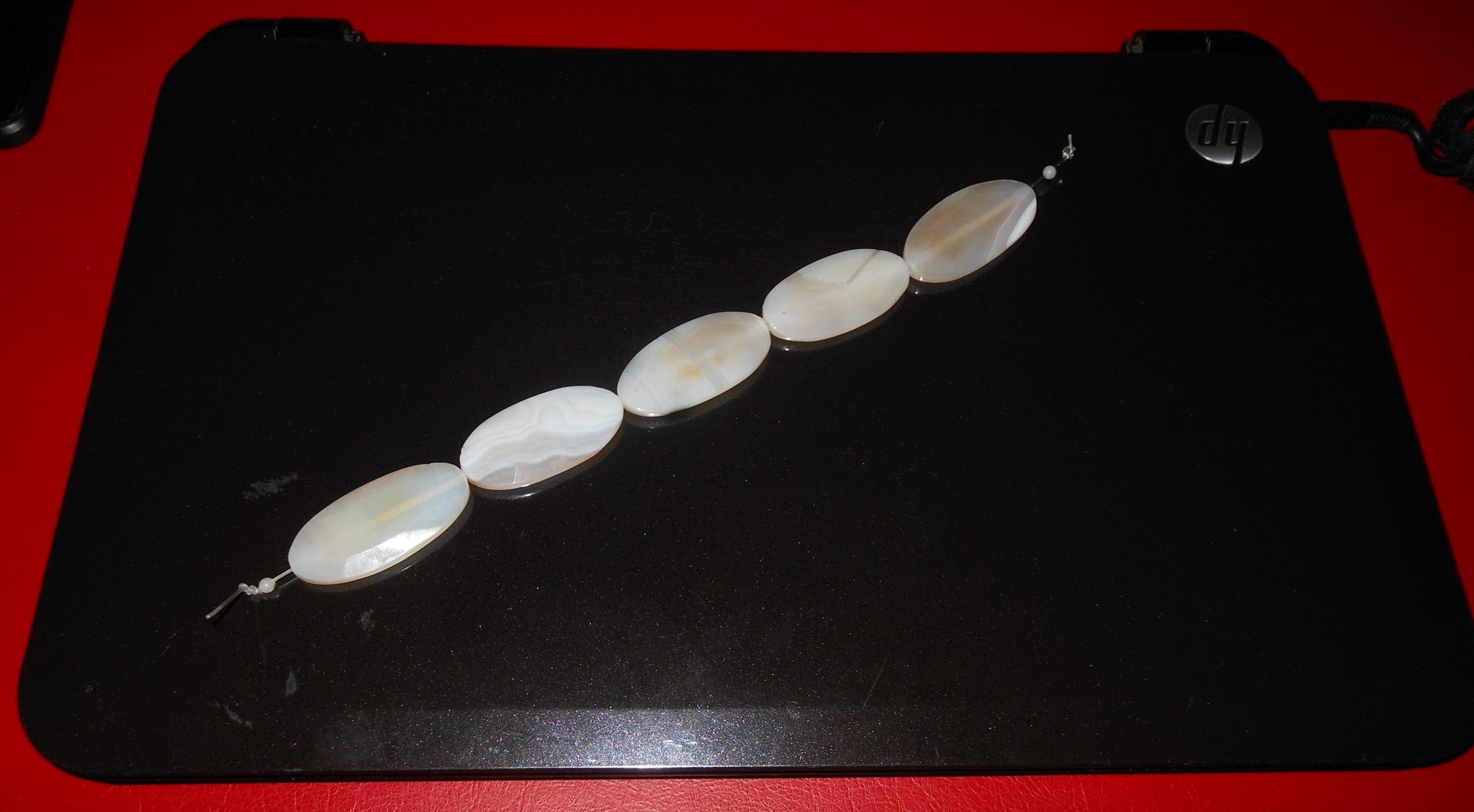 Pregiata Agata Bianca striata Suleimani Aqeeq - set 5 beads per realizzare una importante collana per signora - image 5
