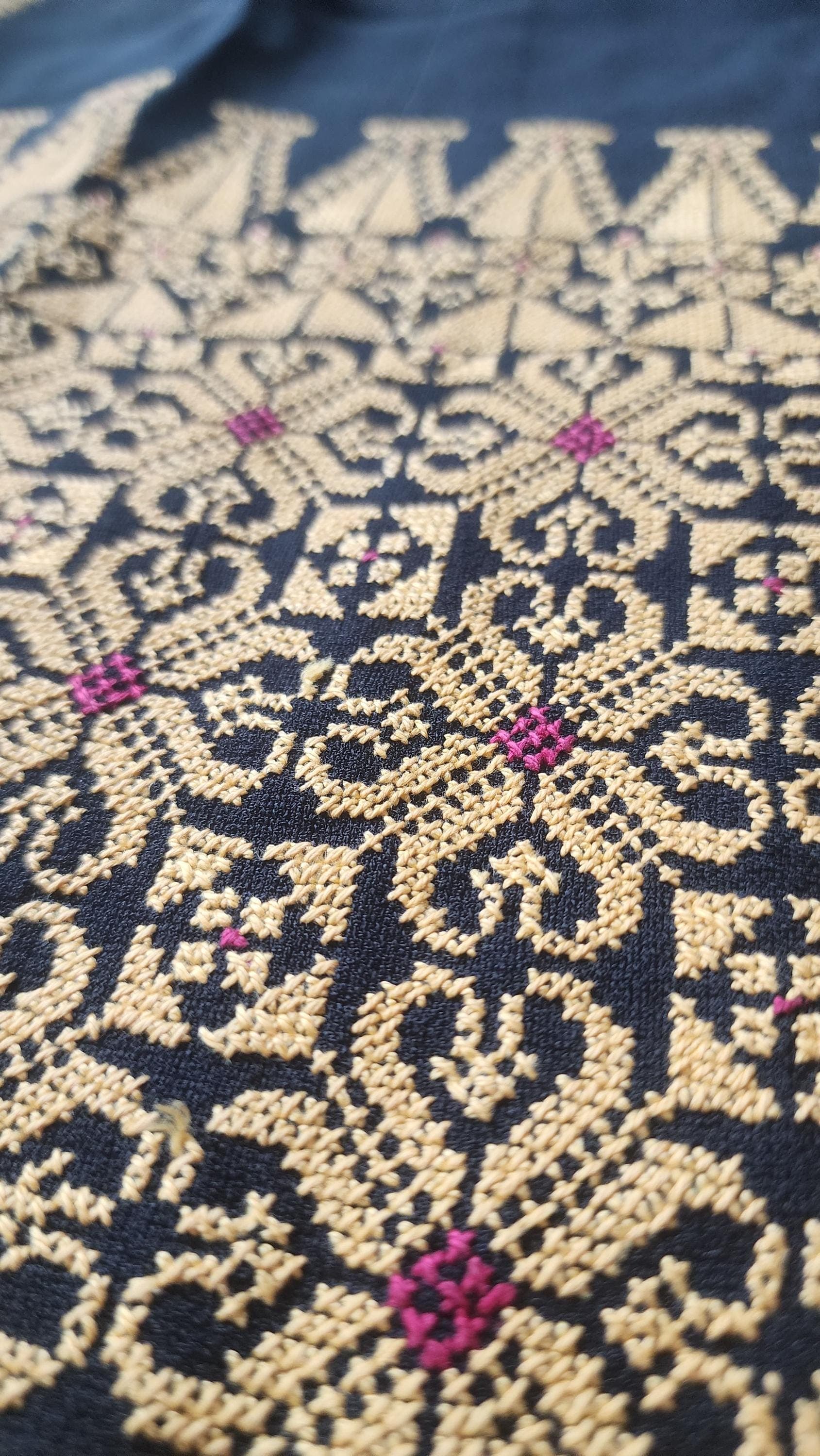 Old Palestinian Bedouin Thobe – Hand-Embroidered, Circa -1960 - image 5
