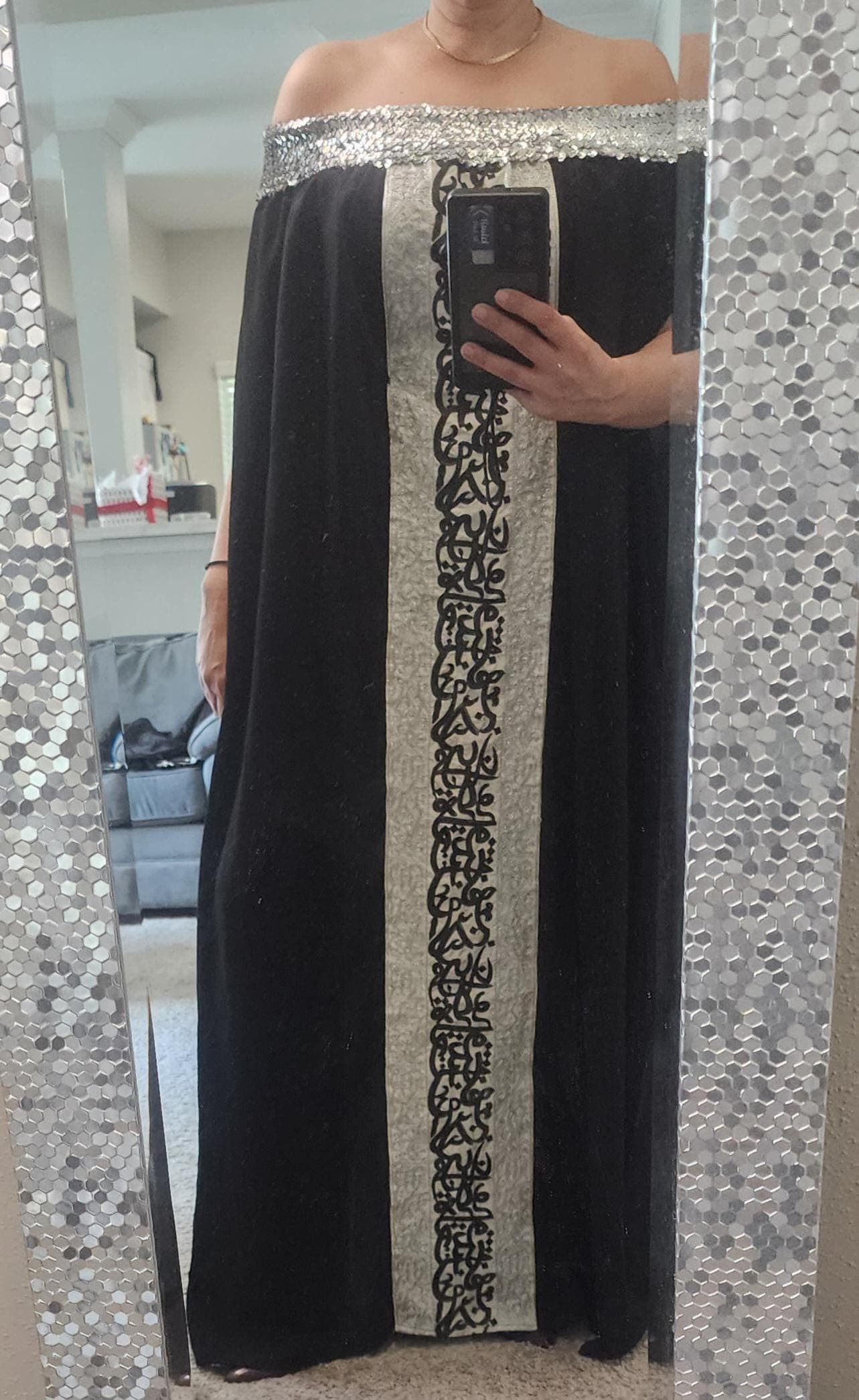 Off-the-Shoulder Kaftan Gown – Black Maxi Dress with Silver Arabic Calligraphy - image 5