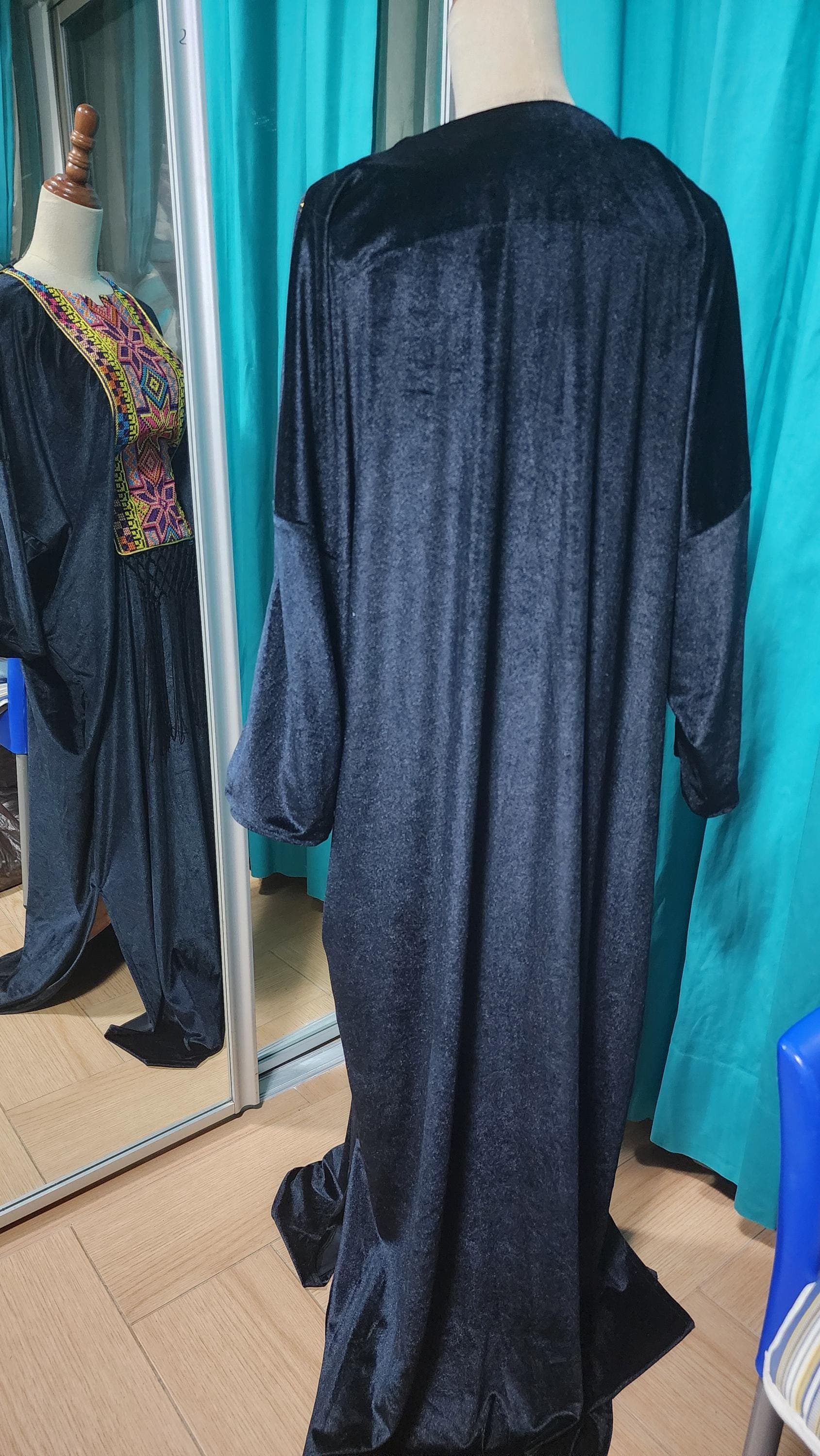 velvet black Abaya kaftan Dress with tatreez| Embroidered Bisht Thobe - image 3