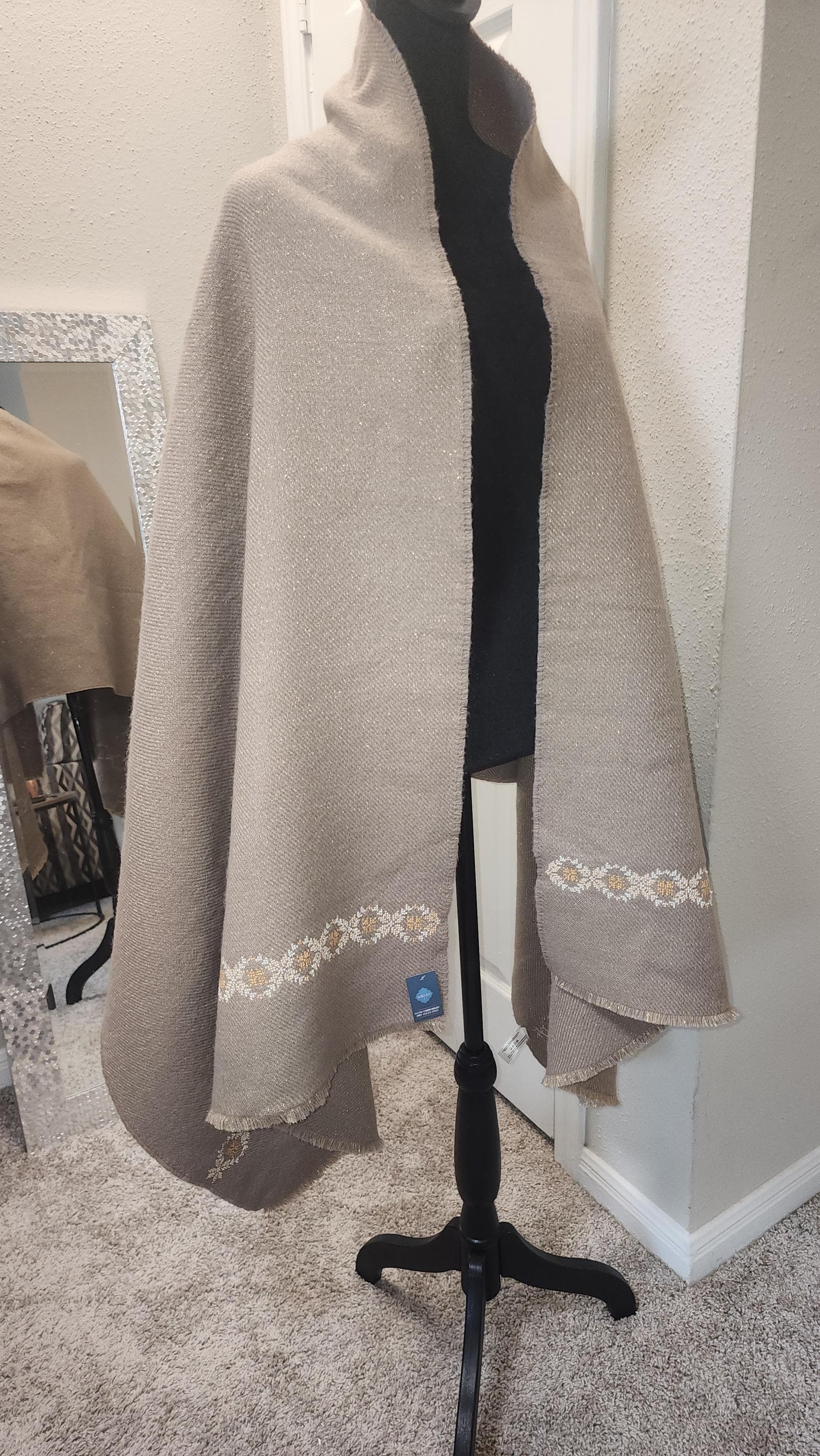Handmade embroidery Shawl tatreez: Embroidered winter Fabric Wrap, light brown beige - image 4