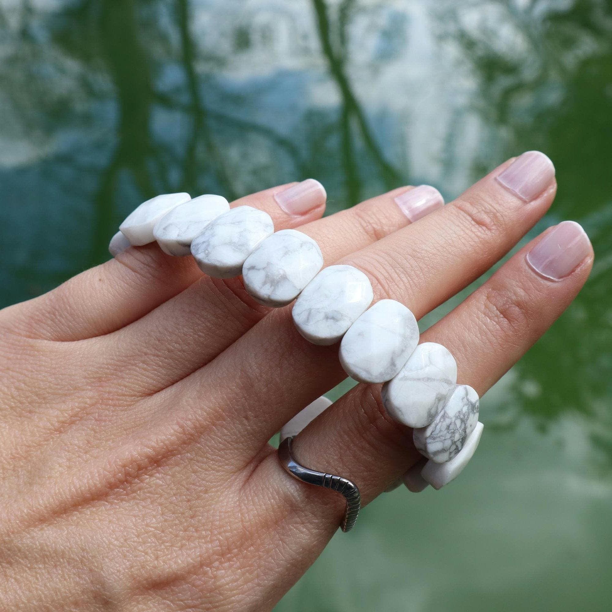 Natural Howlite Stone Bracelet – Minimalist Handmade Beaded Jewelry