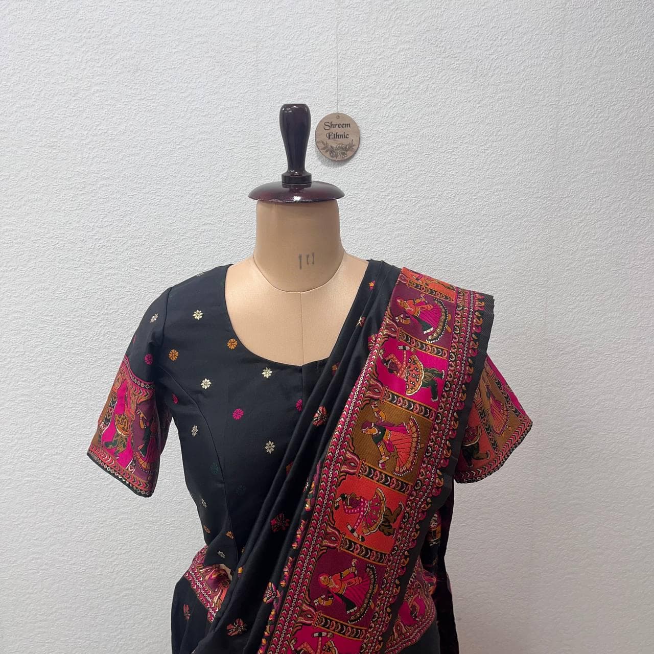 Soft Rajwadi Pashmina Silk Saree | Kashmiri Thread Woven Pallu | Zari Border - image 3