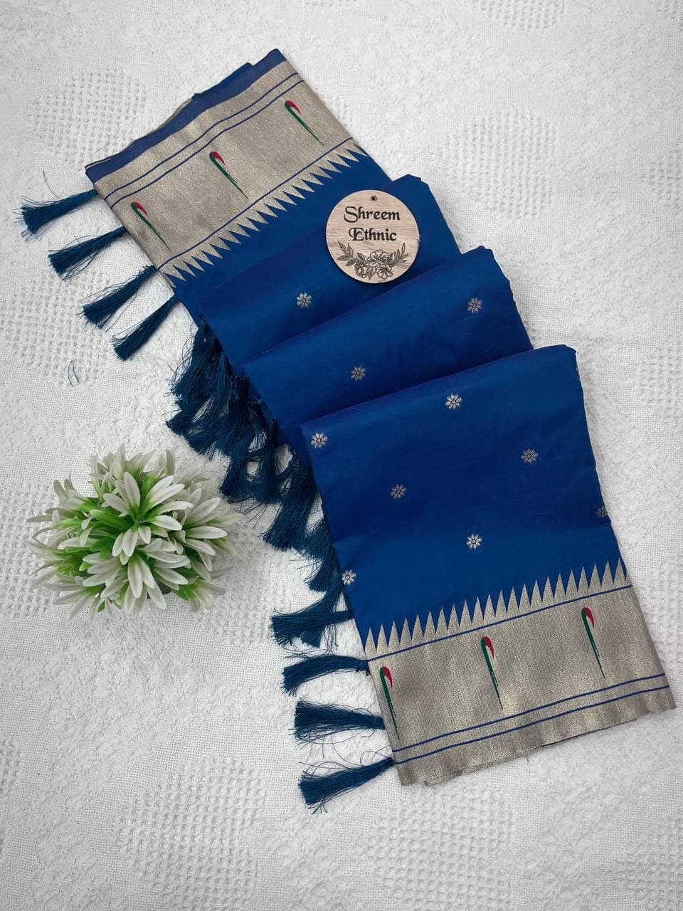 Paithani Silk Saree: Peacock & Munia Border, Handwoven Zari - image 3
