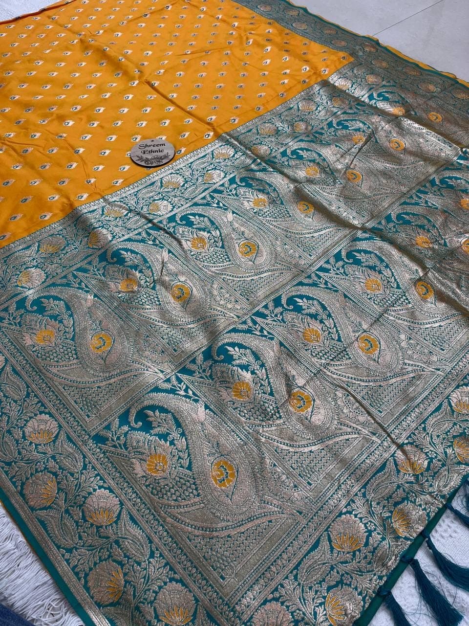 Golden Zari Banarasi Silk Saree | Meenakari Pallu & Tassels - image 5