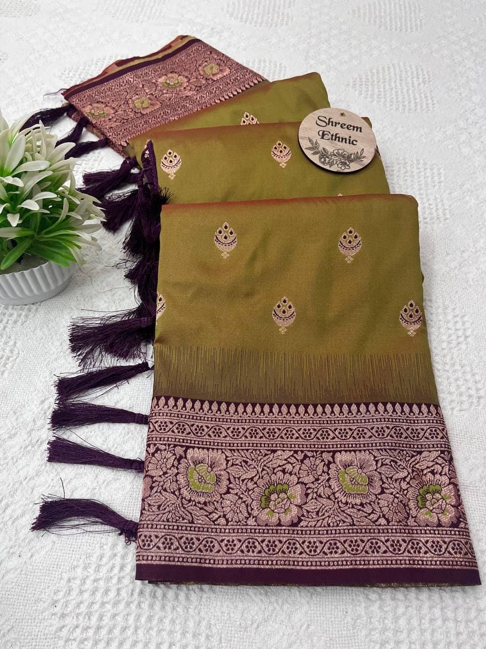 Soft Silk Banarasi Saree: Floral Zari Meenakari Weaving, South Indian Wedding
