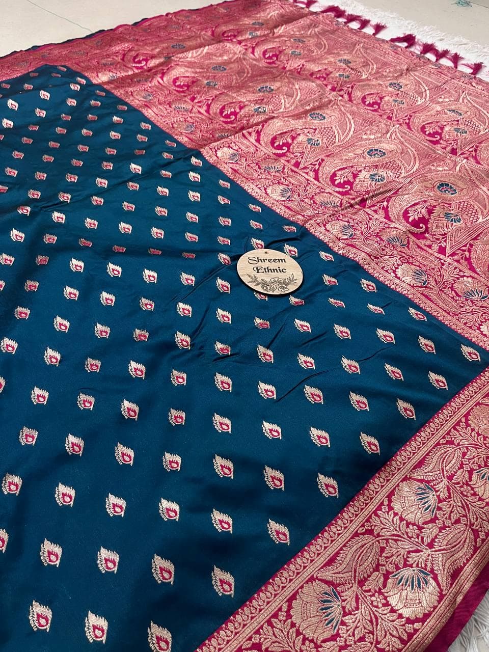 Soft Banarasi Silk Saree with Meenakari Zari Woven Border, Festive Indian Ethnic Wear - image 5