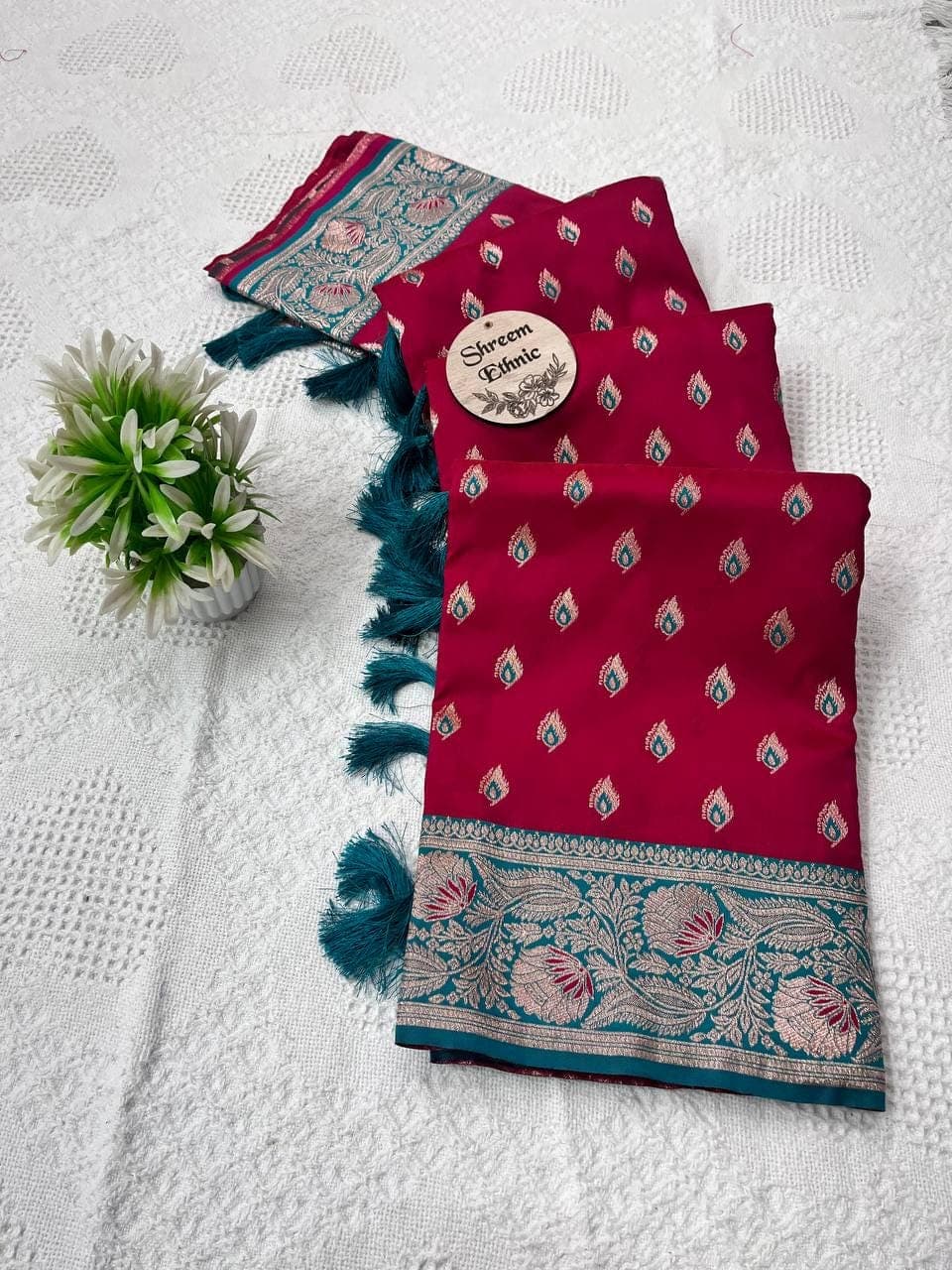 Handwoven Banarasi Silk Saree with Meenakari Zari Work – Traditional Indian Wedding Festive Outfit