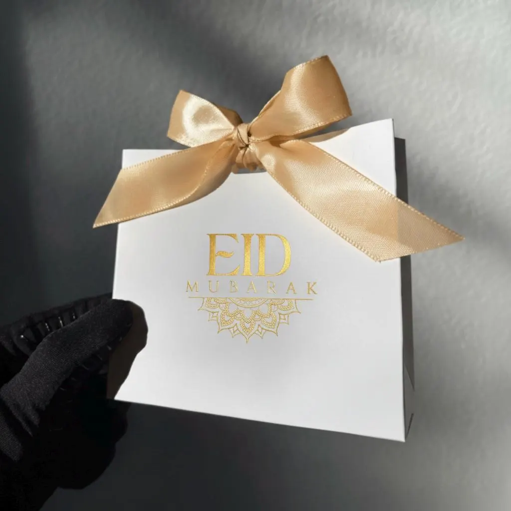 Premium Eid Mubarak Gift Bags | White Favor Bags with Gold Foil Design | Ribbons Included | Beautiful Traditional Luxe Style | Set of 10
