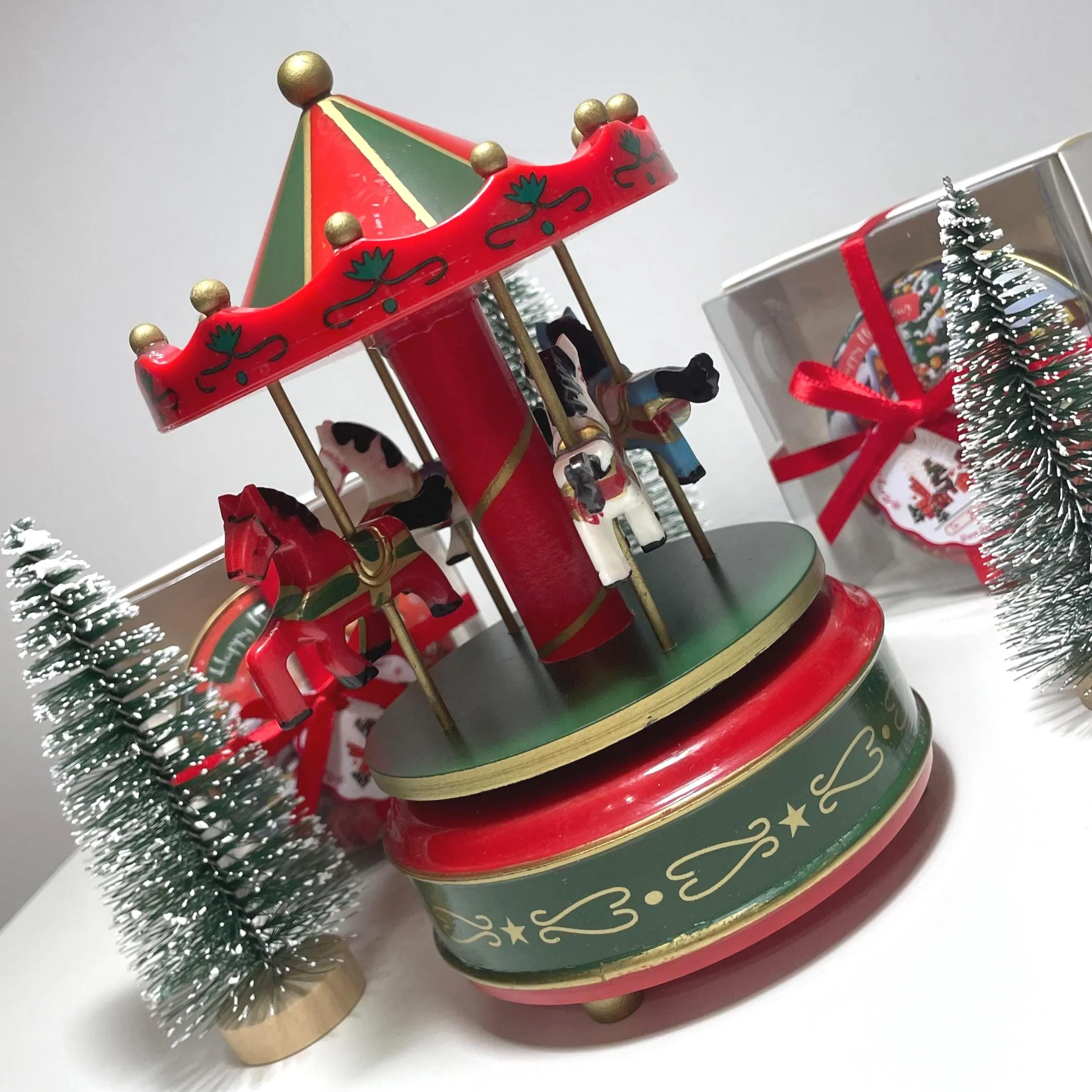 This is a carousel music box specially designed for children, making it the most charming gift choice for Christmas. From its appearance, it looks like a paradise of colors. These colors blend harmoniously together, creating a dazzling fairy tale world that can instantly catch the attention of children.