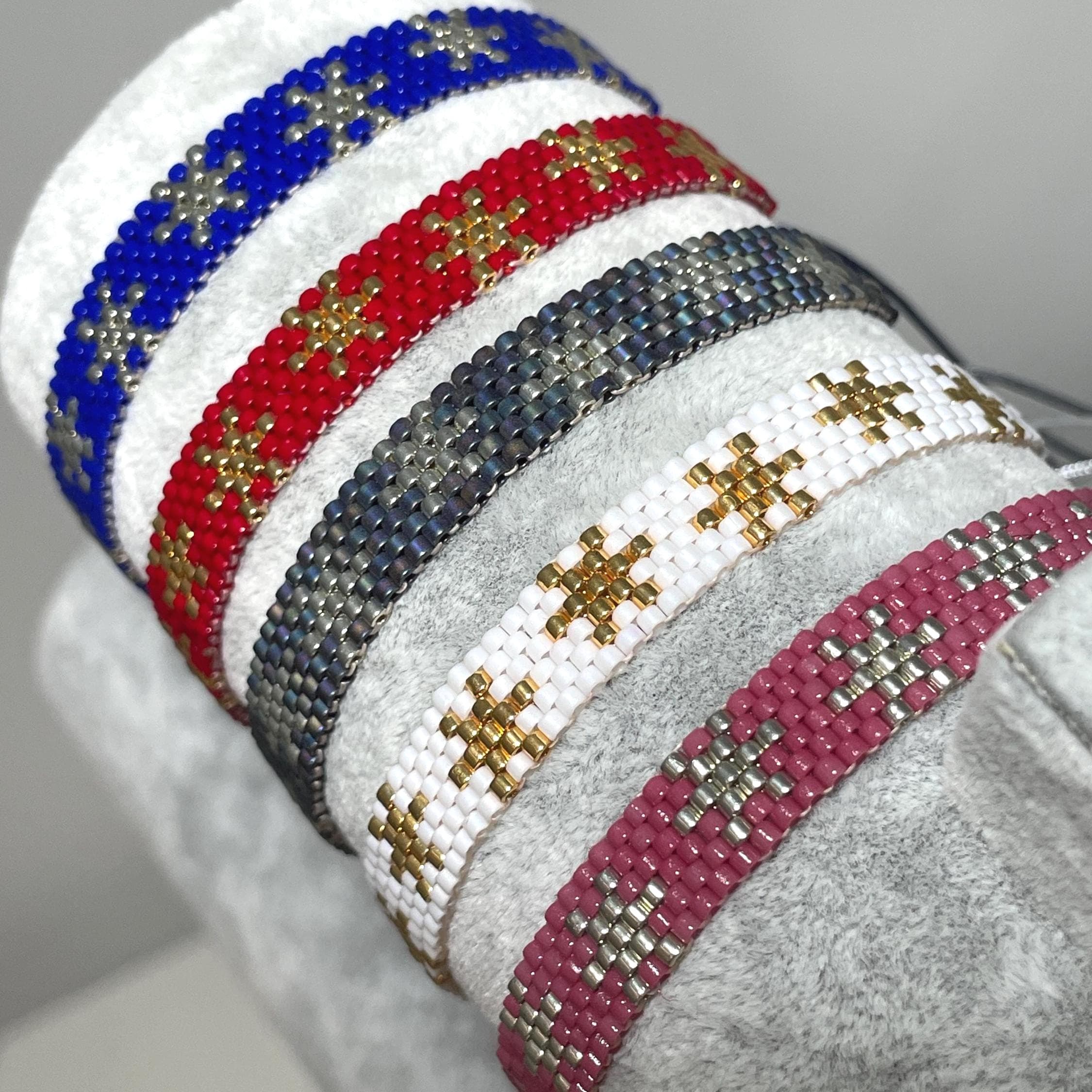 Give your friends a gift they'll love this Christmas! Perfect for your classmate, friend, neighbor, teacher, etc.! This handmade Christmas-themed bracelet is perfect for gifting your employees, friends, or students this holiday season. They also make fun stocking stuffers, advent calendar fillers, White Elephant gifts, holiday party favors, and more!