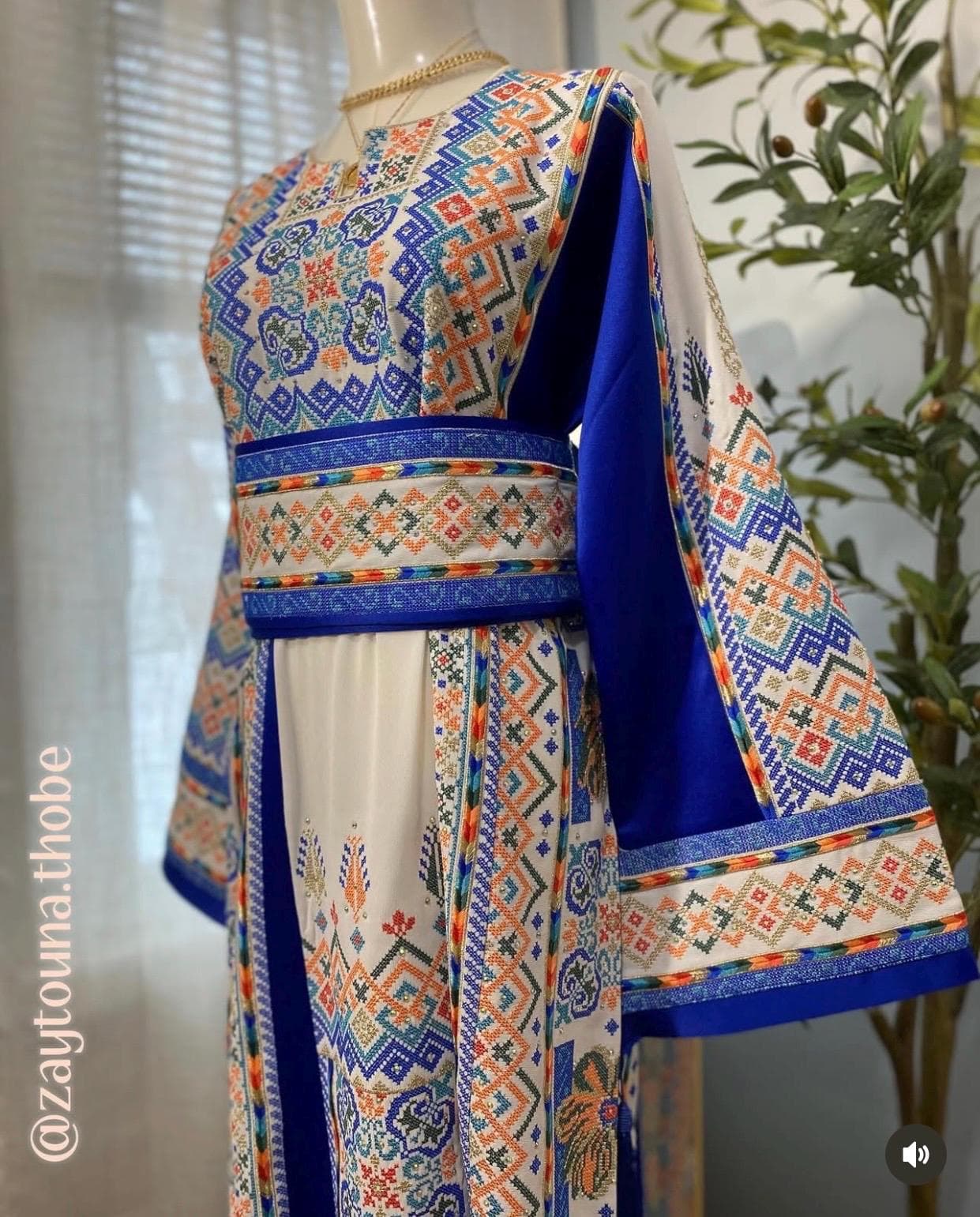 Embroidered Palestinian Thobe Dress from @Zaytouna.thobe