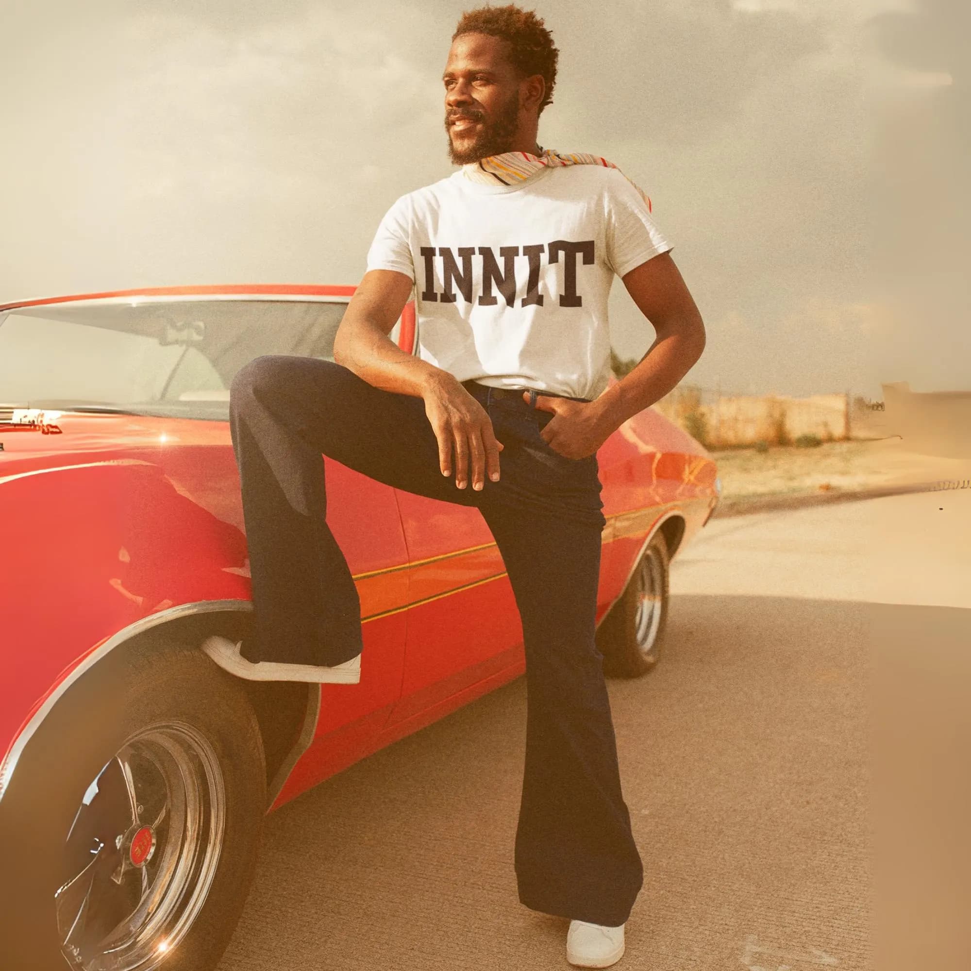 Innit Slang Graphic Tee: Funny British Slogan T-Shirt