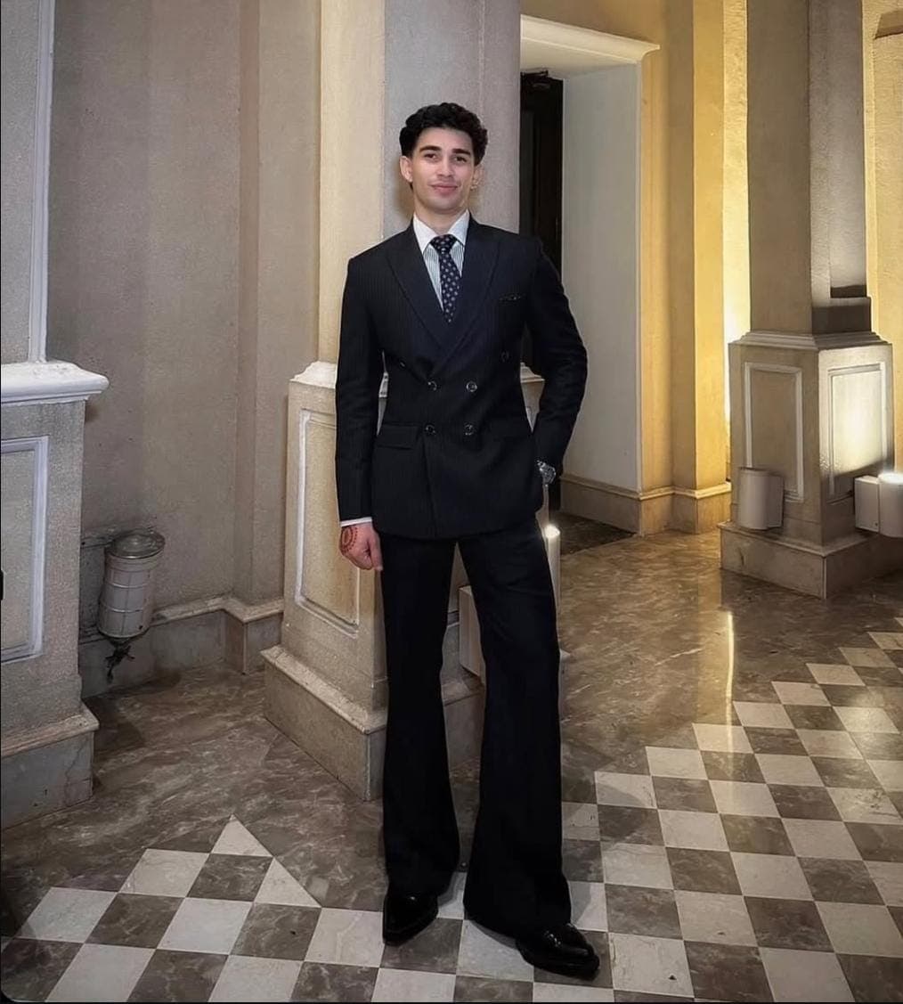 Luxury Men’s Black Double Breasted Suit – Sharp, Classic & Elegant. Premium Tailored Look. Wedding and Formal Wear.