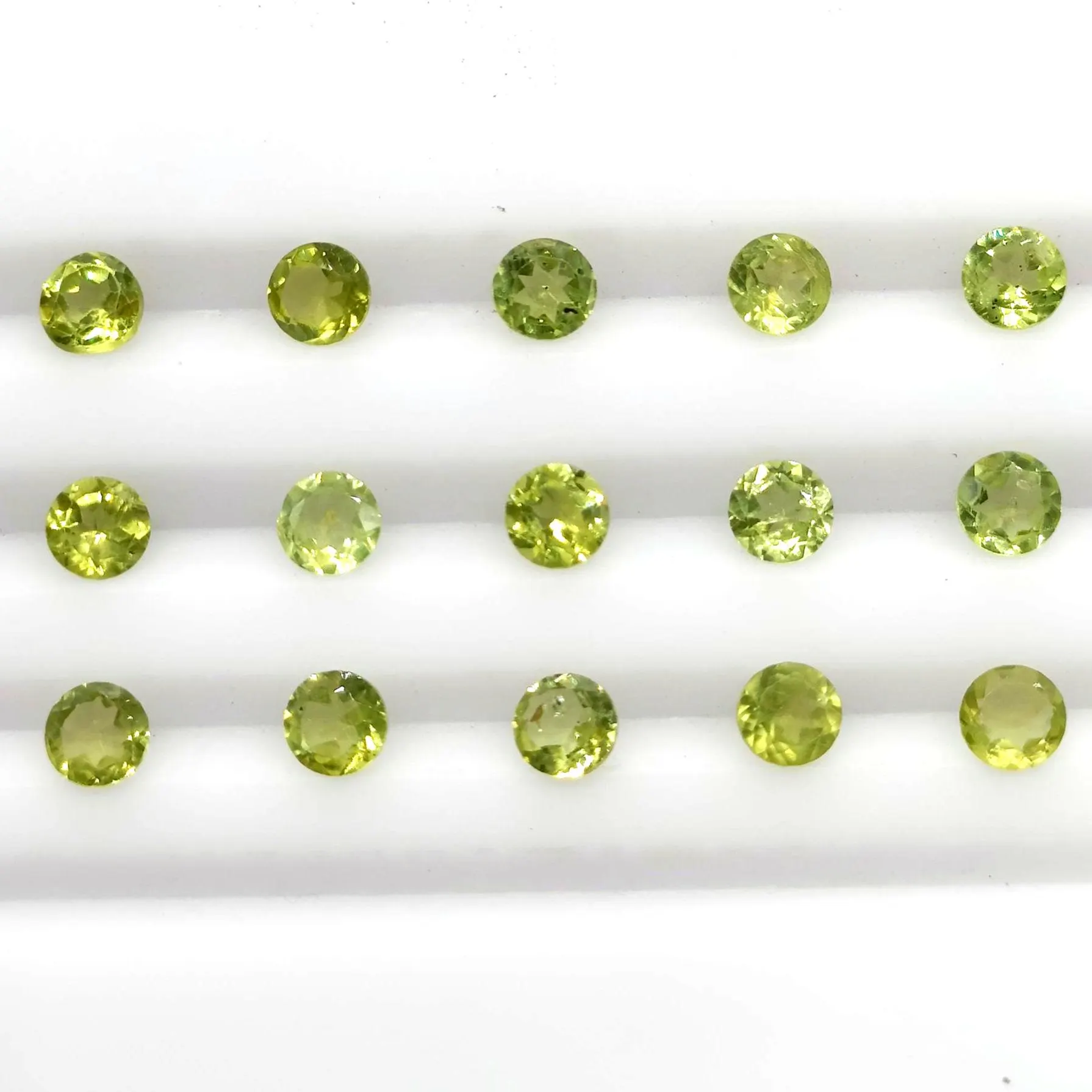 Calibrated Peridot Lot: 4mm Round Cut, 10 ct (30 pcs) - image 4