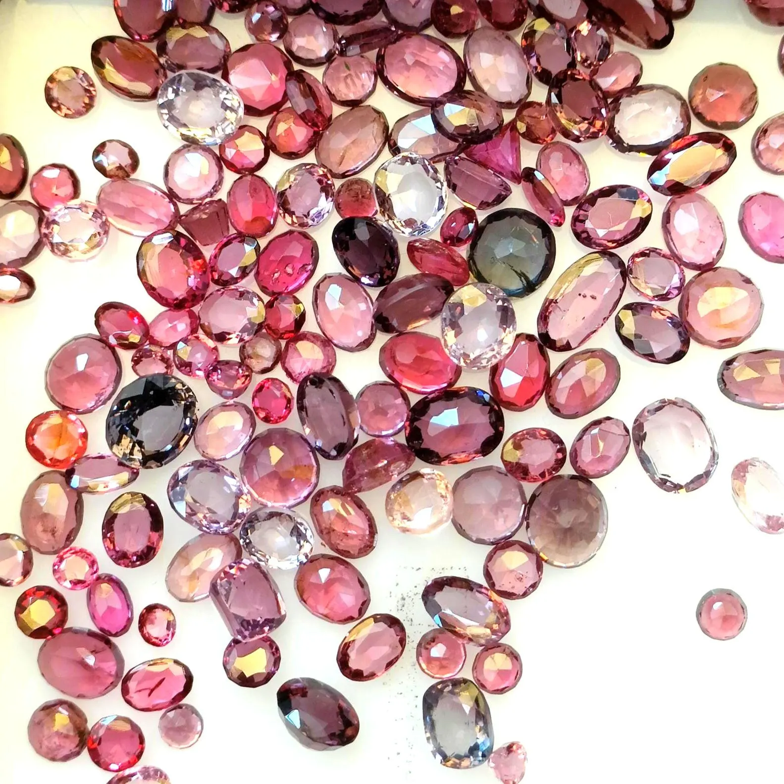 Natural Spinel Gemstone: Faceted Oval Round Mixed Cut - image 4
