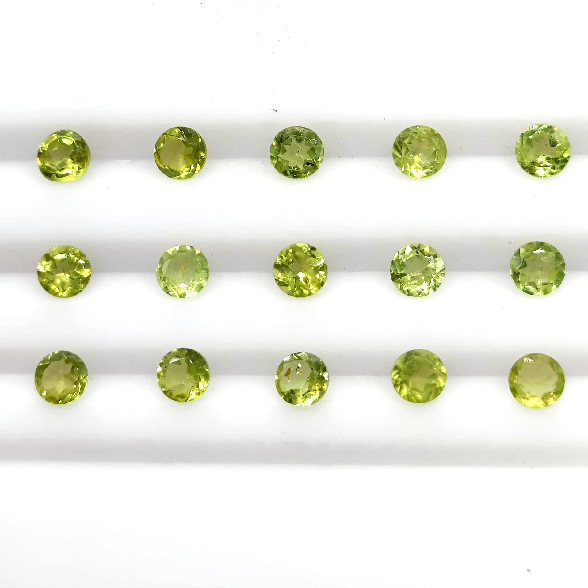 Calibrated Peridot Lot: 4mm Round Cut, 10 ct (30 pcs)