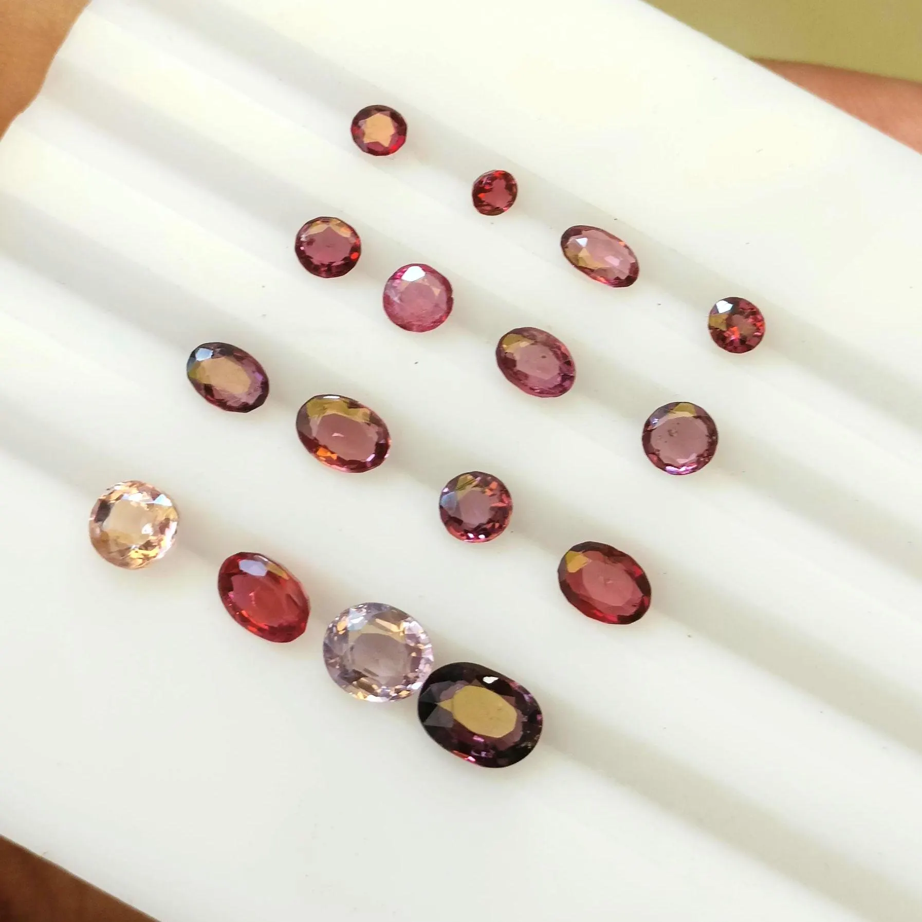 Natural Spinel Gemstone: Faceted Oval Round Mixed Cut