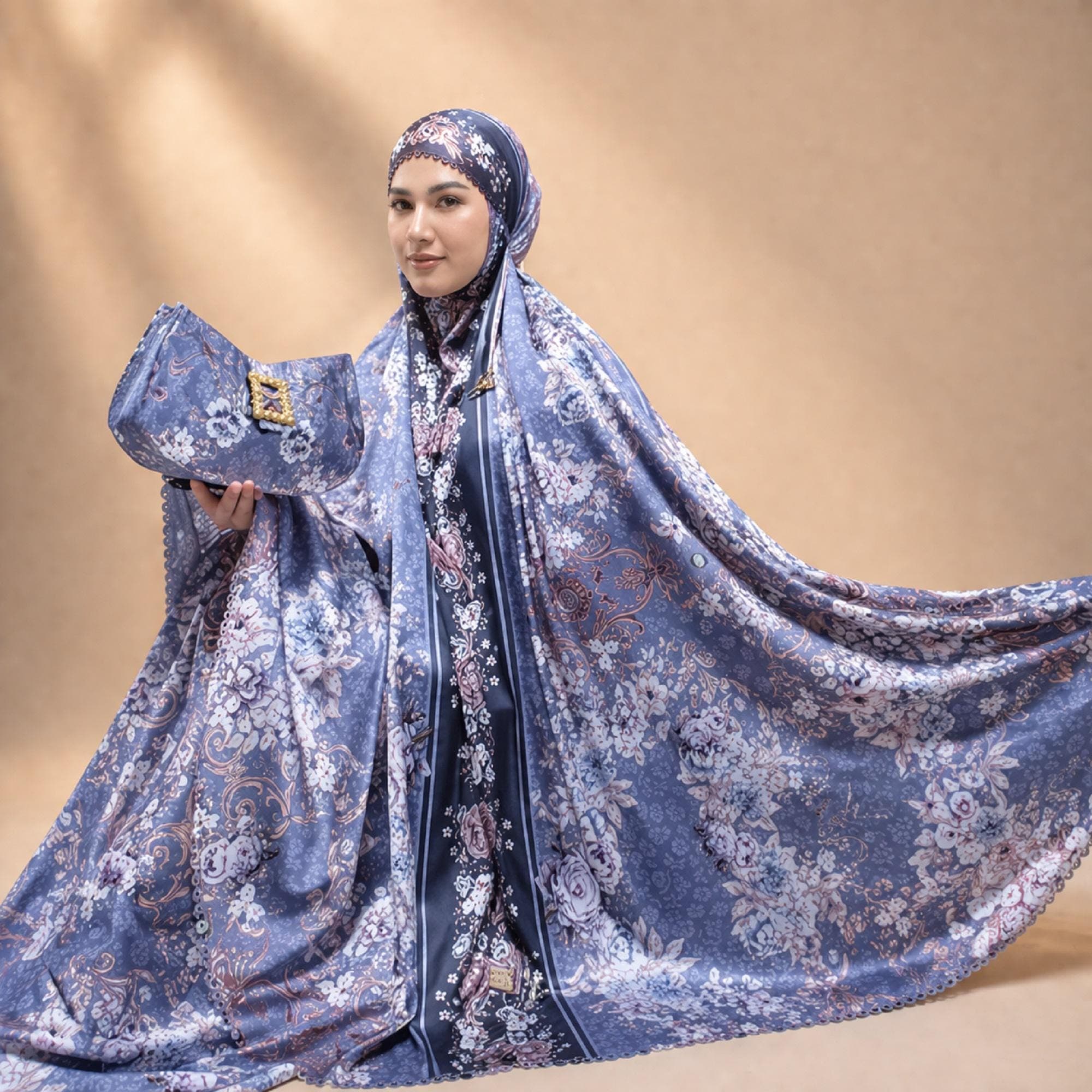 Silk Mukena Prayer Set with Travel Bag – 2-in-1 Design - image 4