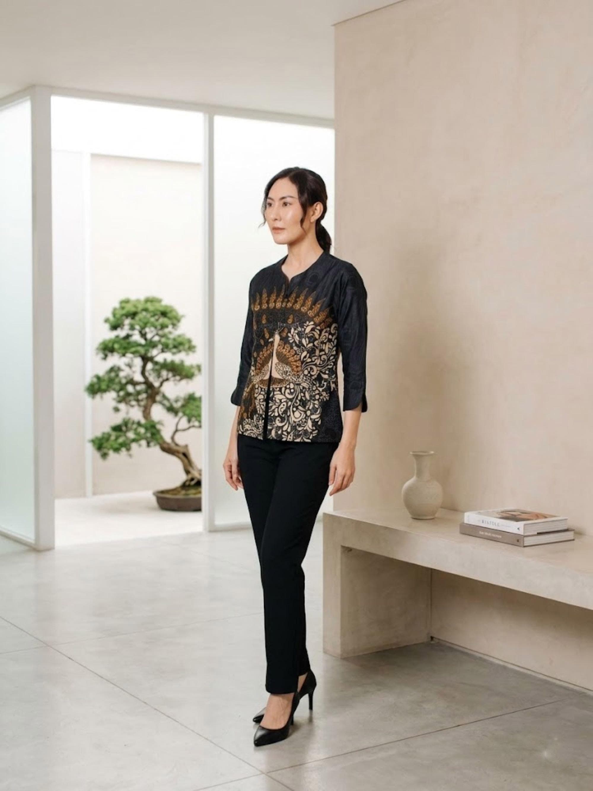 Handmade Cotton Batik Blouse – Traditional Kalandra Print, Elegant Indonesian Ethnic Top - image 4