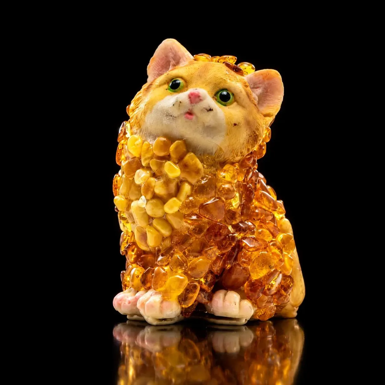KIZIMA sitting multicolor amber cat, black studio premium v2